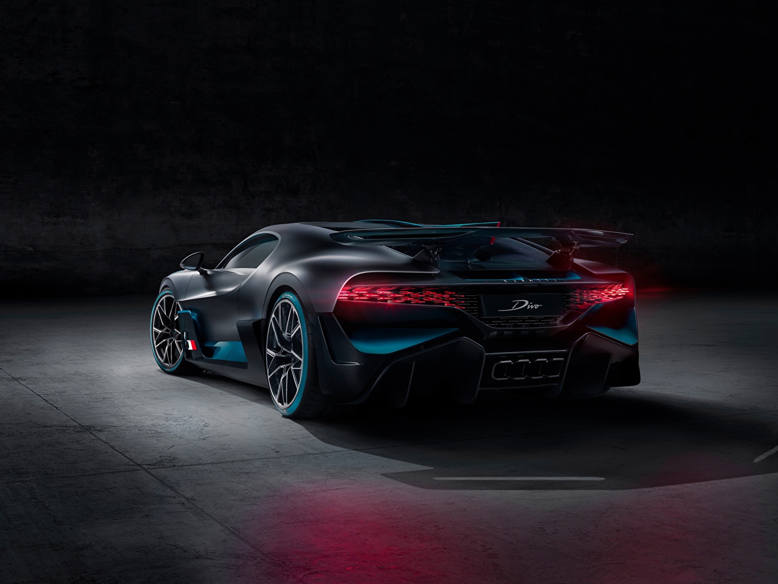 Фотография BUGATTI Divo Черный Сзади машины 1600x1200