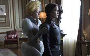 Fonds d'écran Elizabeth Banks Jennifer Lawrence Hunger Games : Le Film Cinéma Célébrités Filles