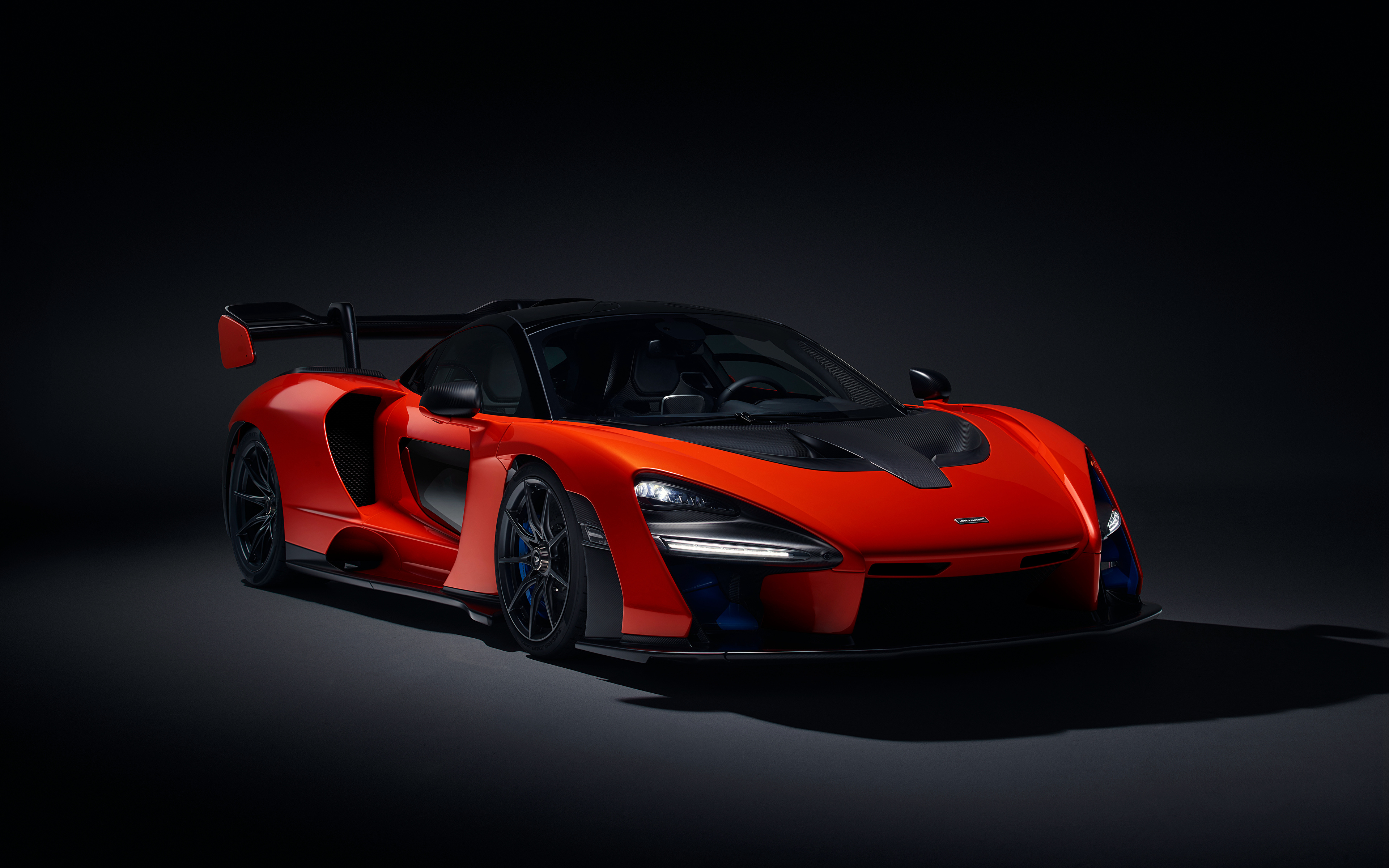 Картинки McLaren 2018 Senna (P15) Красный авто на черном 3840x2400