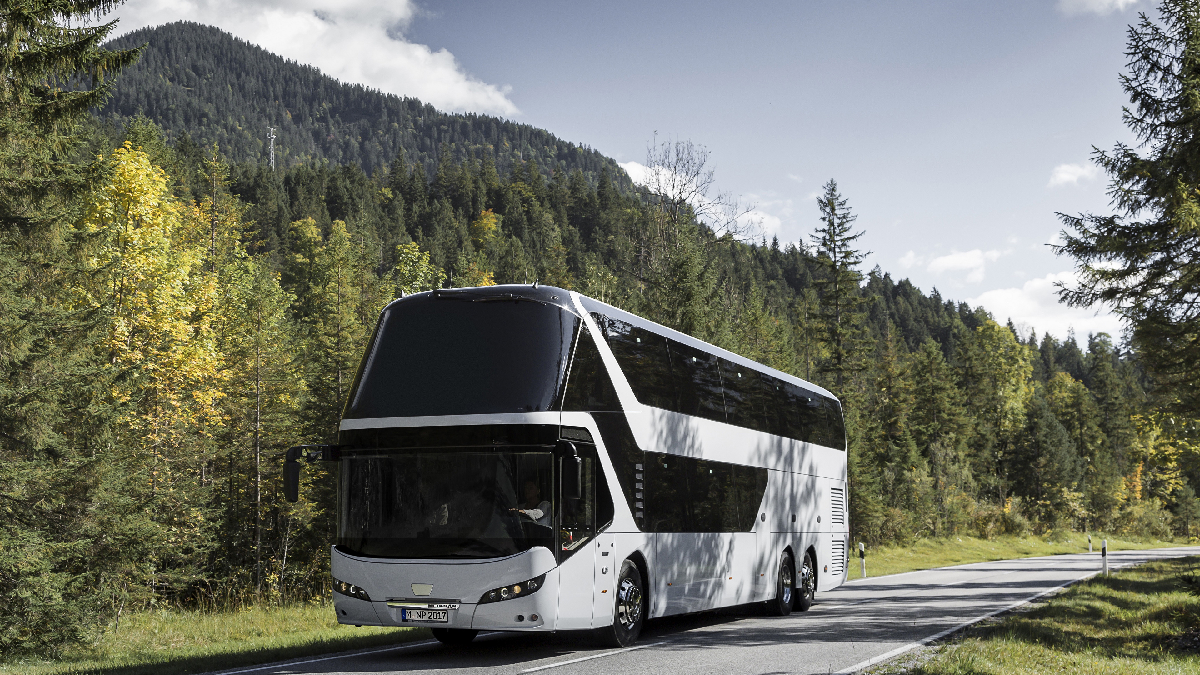 Фото Автобус 2015-17 Neoplan Skyliner Белый Автомобили 3840x2160