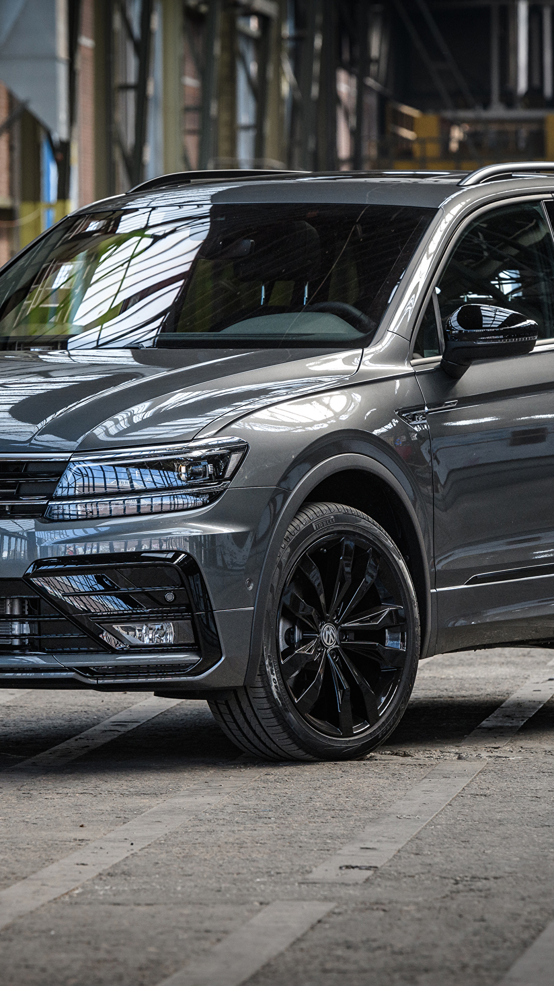 Фото Volkswagen 2018-19 Tiguan R-Line Black Style 1080x1920