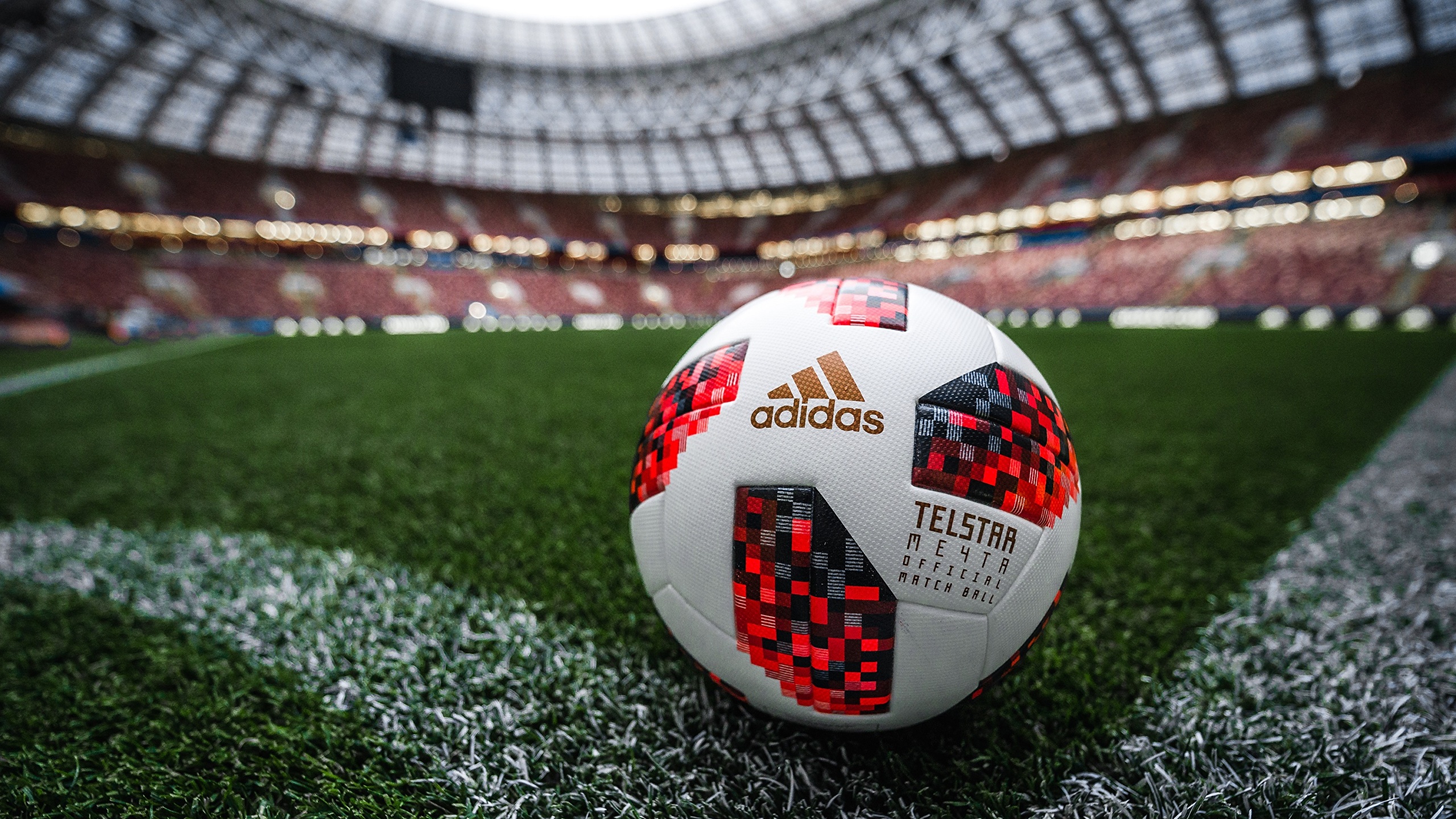 壁紙 2560x1440 サッカー Russia Fifa World Cup 18 Adidas Telstar 18 スポーツボール 芝 スタジアム スポーツ ダウンロード 写真