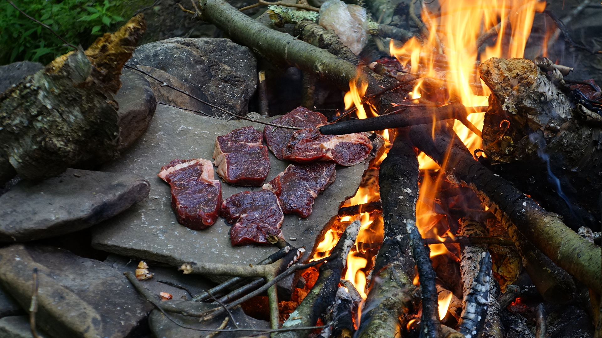 壁紙 19x1080 火 石 肉製品 焚き火 一切れ 食品 ダウンロード 写真