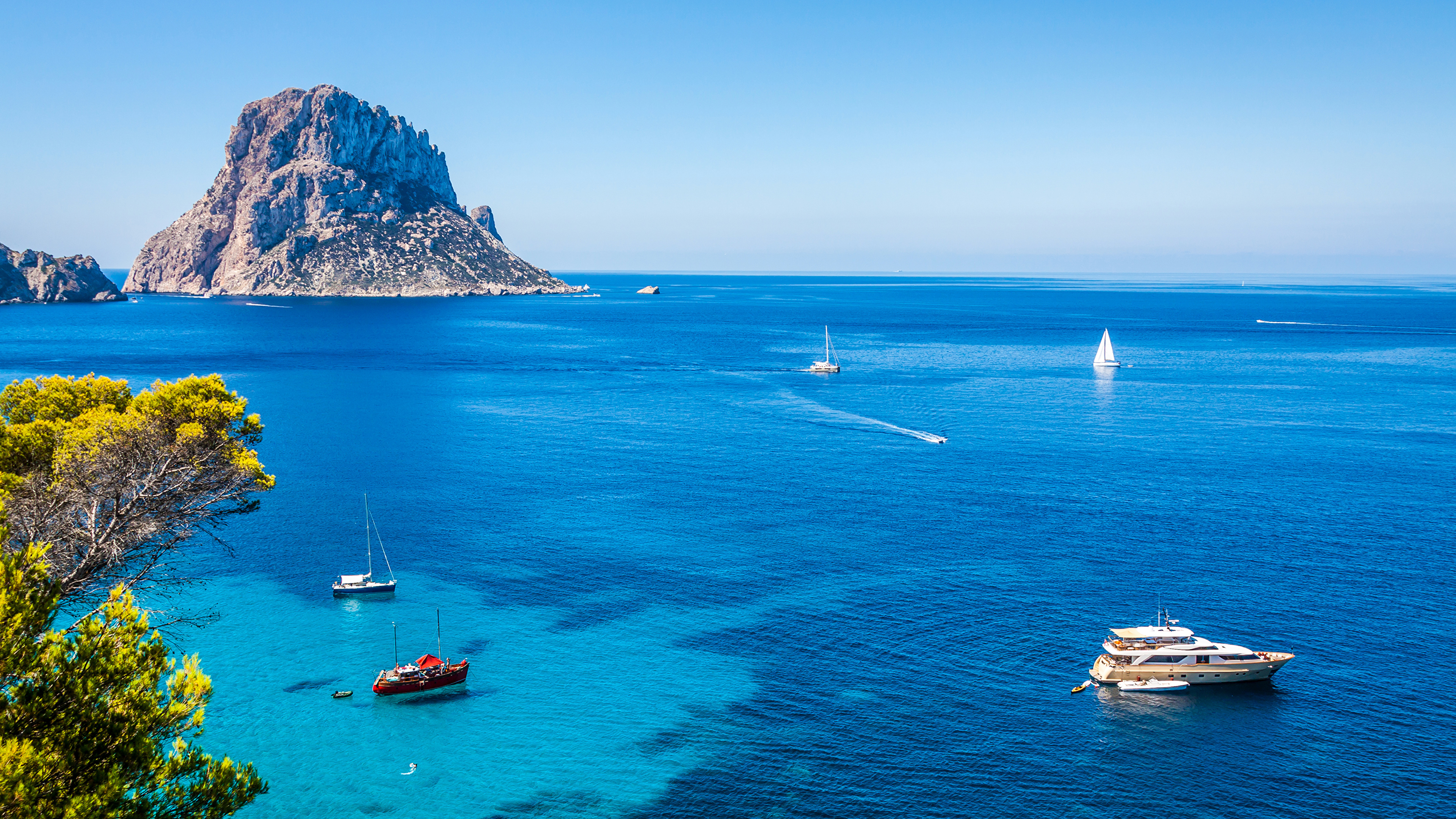 壁紙 3840x2160 スペイン 海 船 Ibiza 岩 自然 ダウンロード 写真