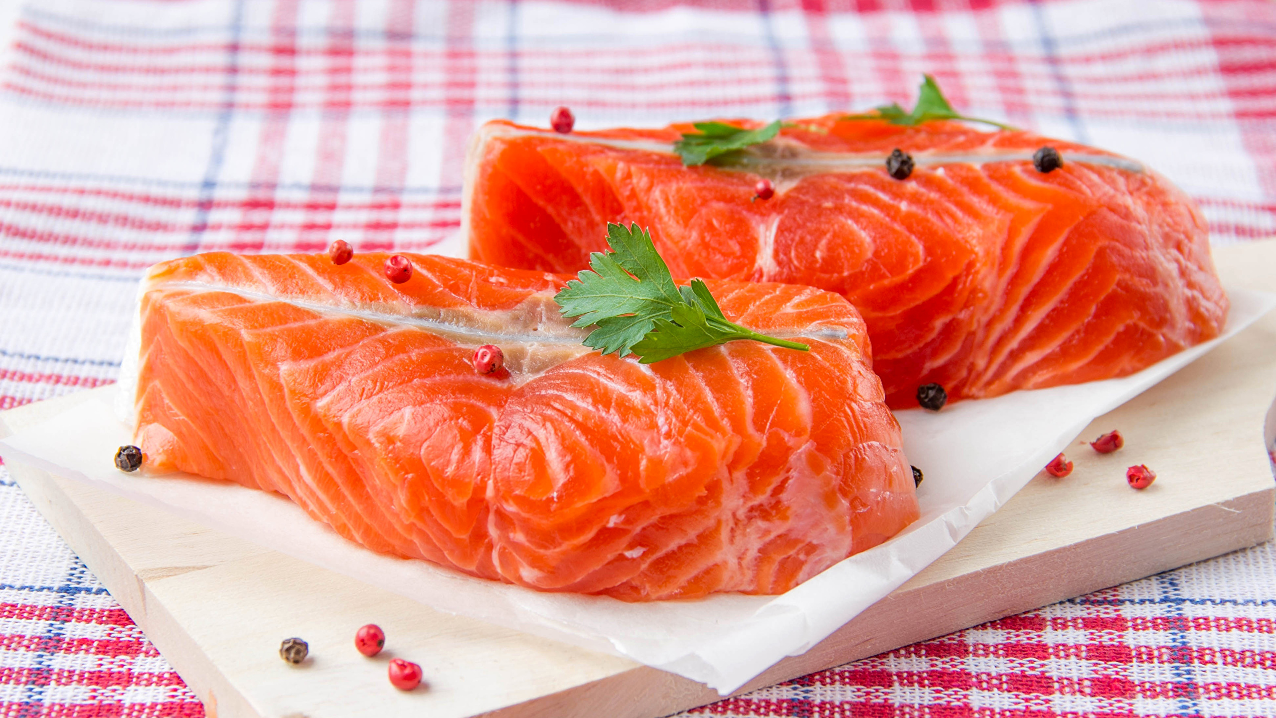 photos-food-fish-food-salmon-cutting-board-seafoods-2560x1440