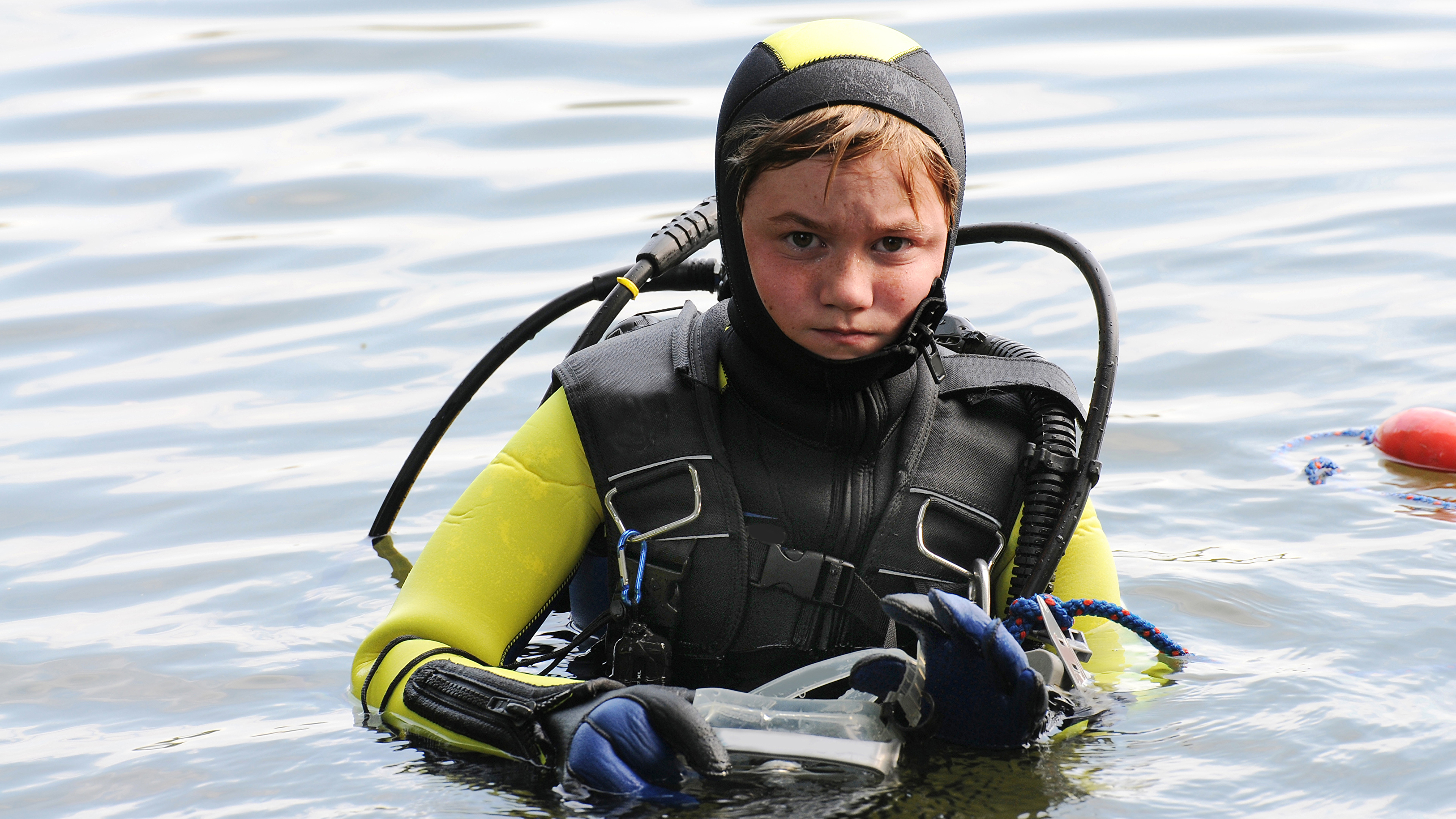 壁紙 3840x2160 水 ダイビング 少年 制服 子供 ダウンロード 写真