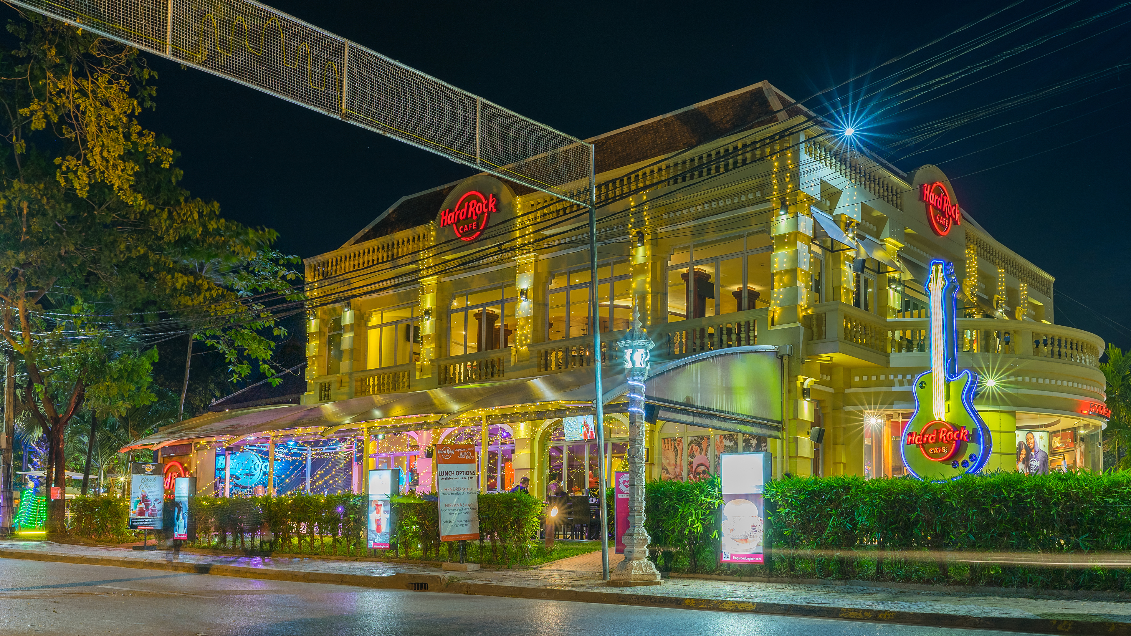 壁紙 3840x2160 住宅 Hard Rock Cafe Cambodia ストリート 街灯 夜 都市 ダウンロード 写真