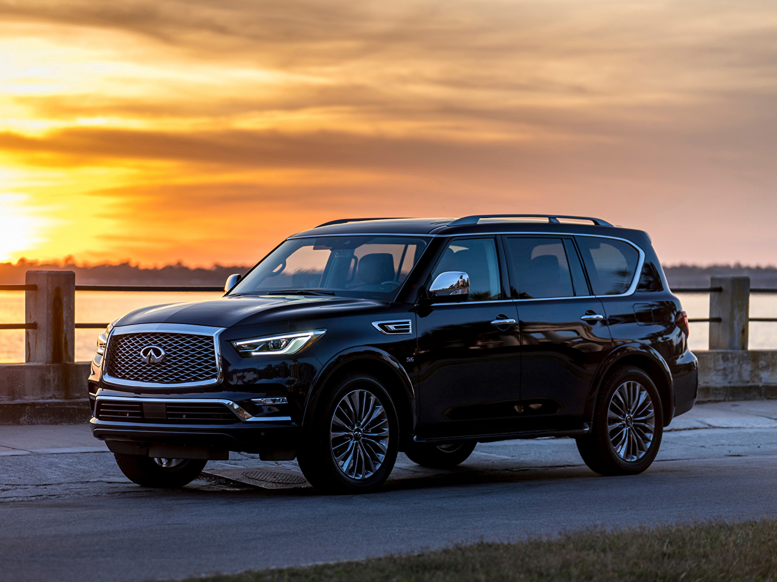 Фото Инфинити Внедорожник 2018 QX80 5.6 Черный Металлик 1600x1200