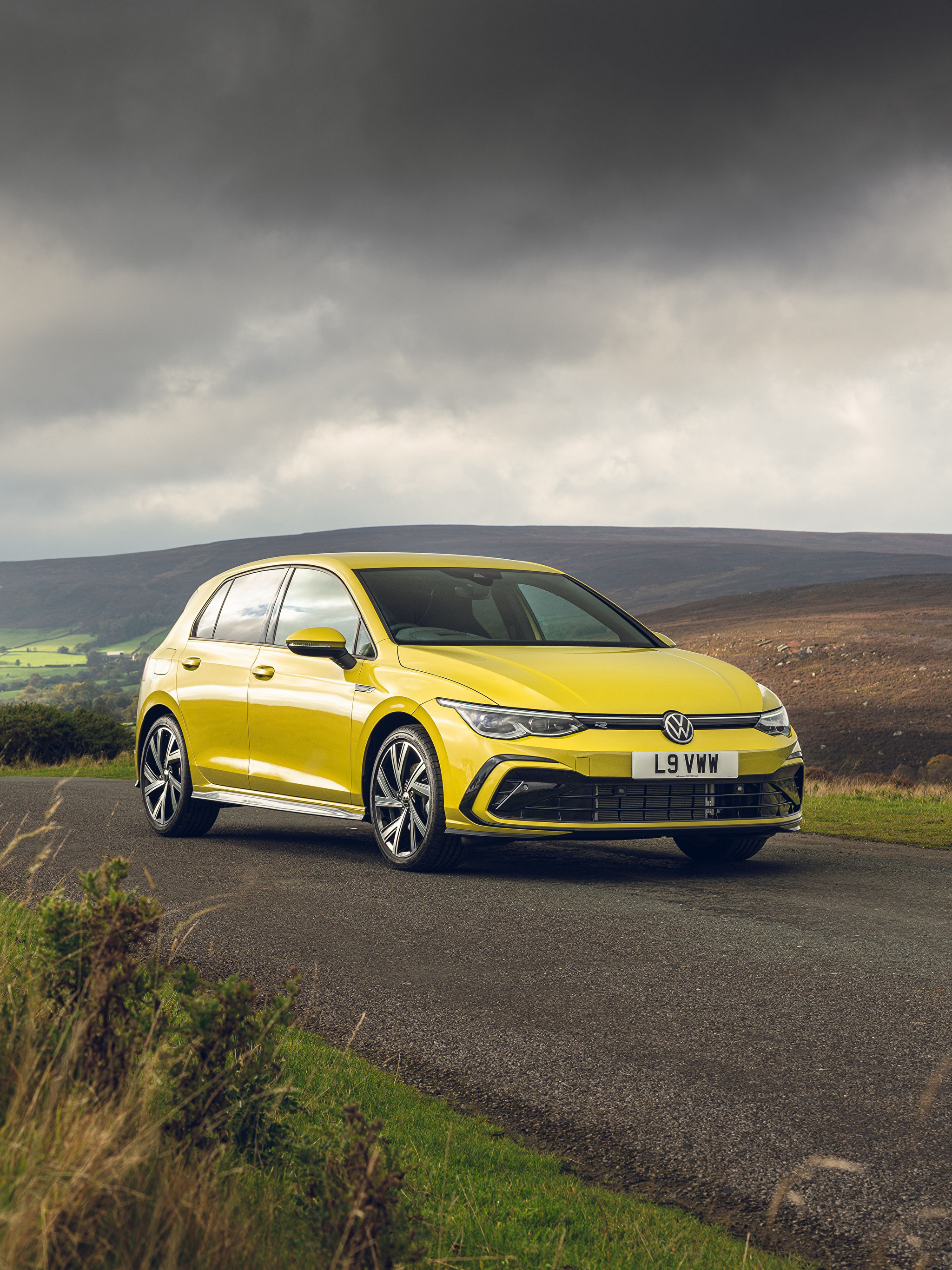 Volkswagen желтый. Yellow Volkswagen Golf. Volkswagen Golf желтый. Фольксваген поло желтый 2020. Фольксваген гольф 3 желтый.