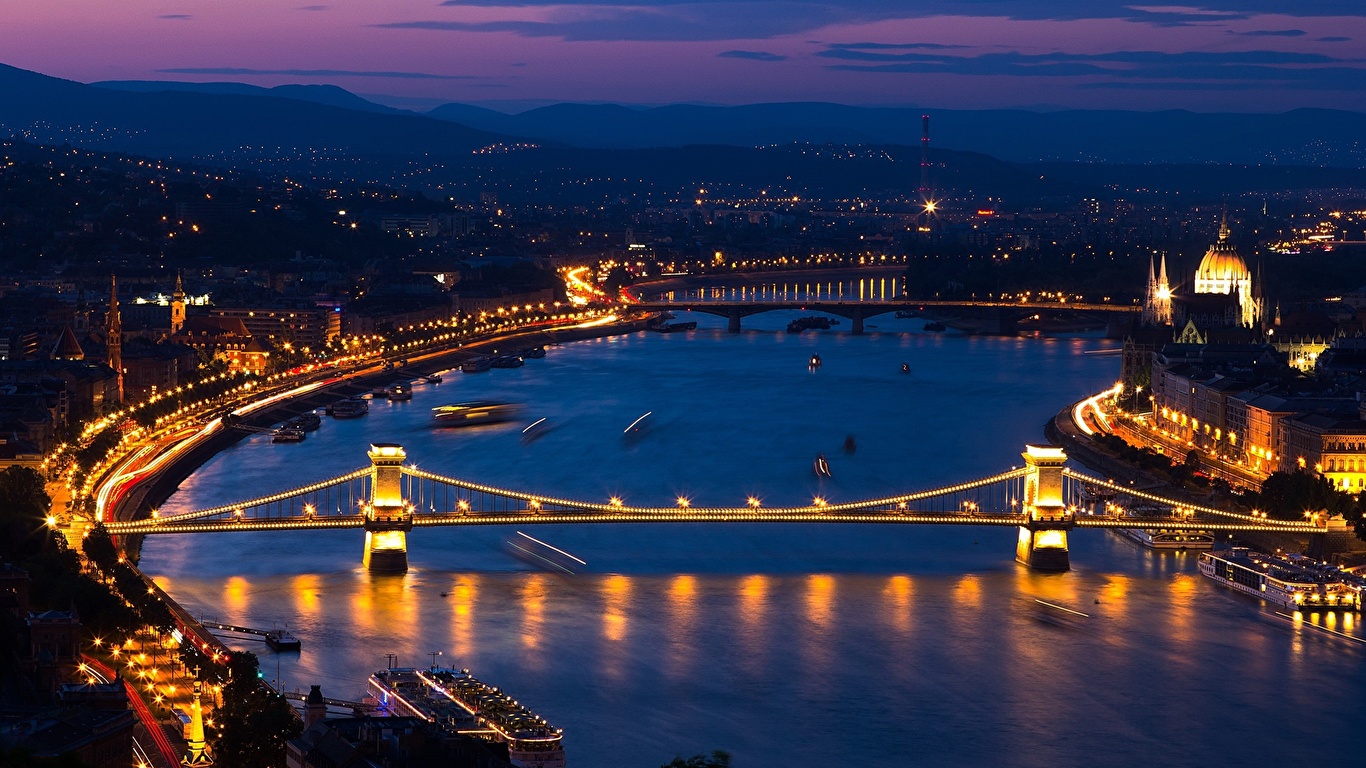 壁紙 1366x768 ハンガリー ブダペスト 川 橋 Danube Chain Bridge Section 夜 都市 ダウンロード 写真