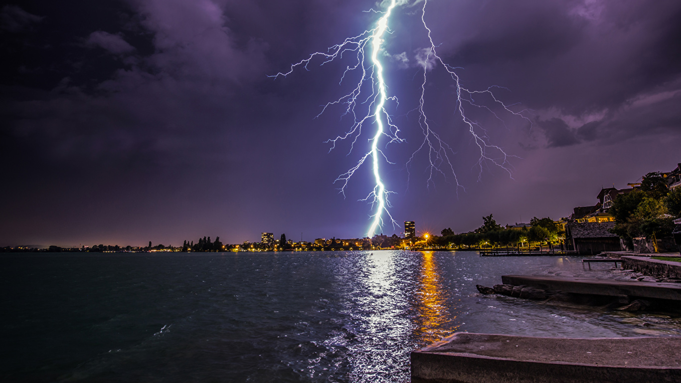 壁紙 1366x768 スイス 湖 海岸 Zugerberg 夜 雷 自然 ダウンロード 写真