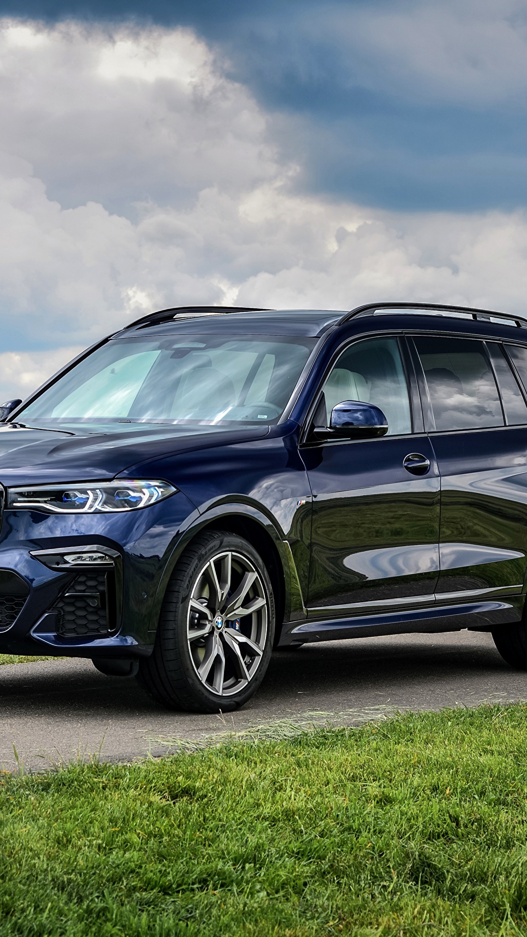 Обои для рабочего стола BMW CUV X7, G07, M50i синяя 1080x1920