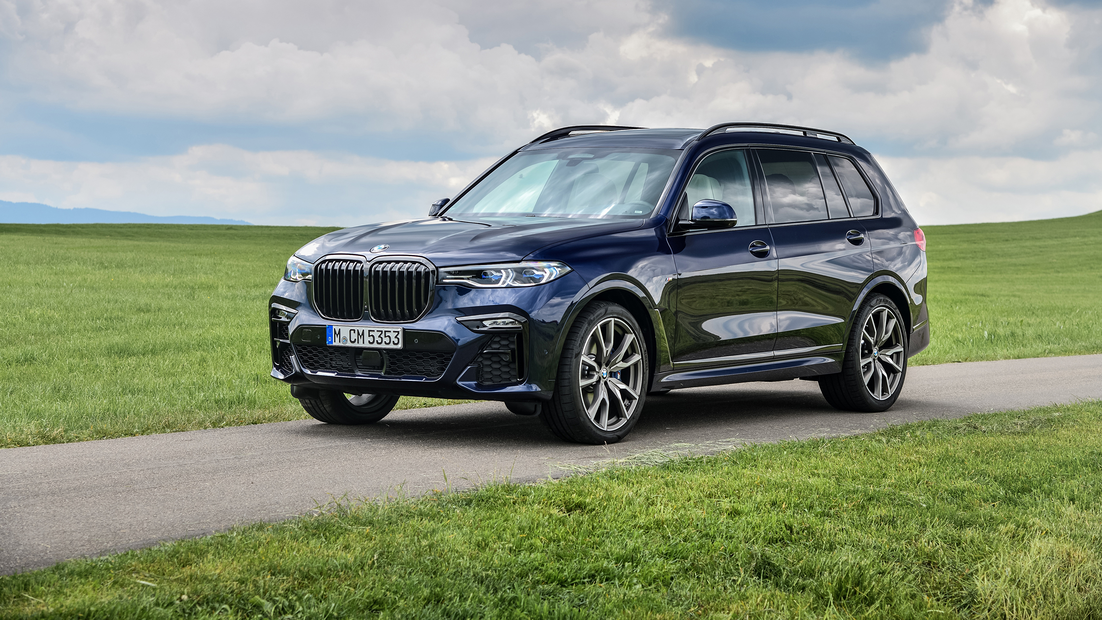 Фотографии BMW Кроссовер 2019-20 X7 M50i Worldwide синих 3840x2160