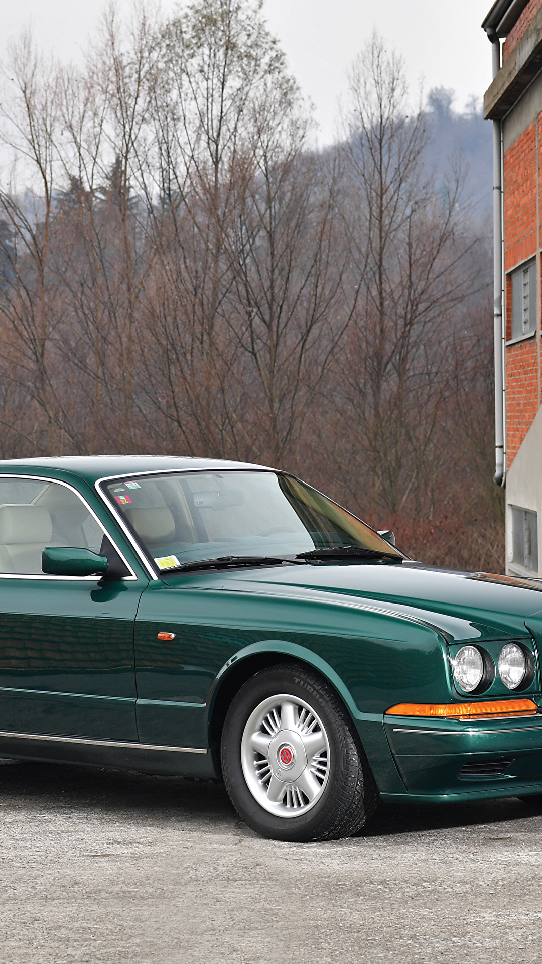 Фотография Bentley 1991-2002 Continental R зеленая 1080x1920