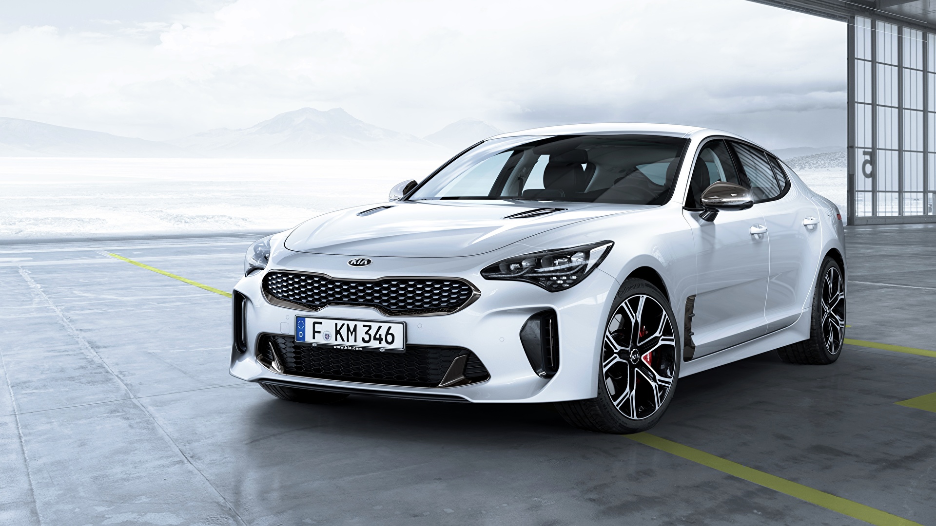 Фото KIA Stinger GT Белый авто Металлик 1920x1080