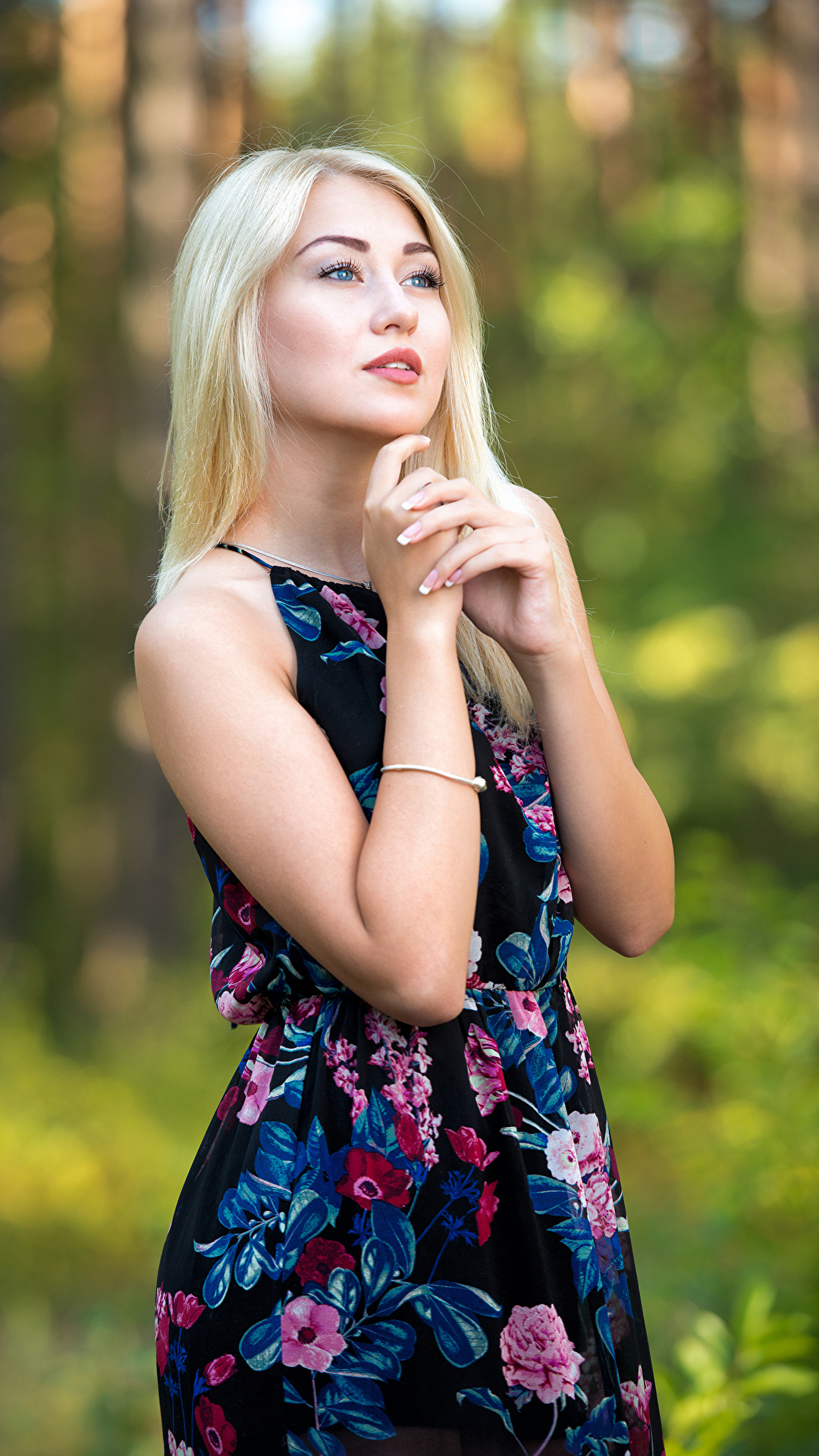 Beautiful Girl Evening Elegant Dress Posing Stock Photo 1431640232 |  Shutterstock