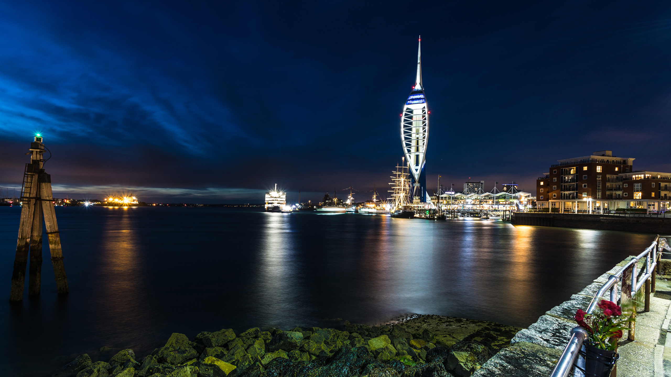 Photos England Portsmouth Pier Night Stones Rivers Cities 2560x1440