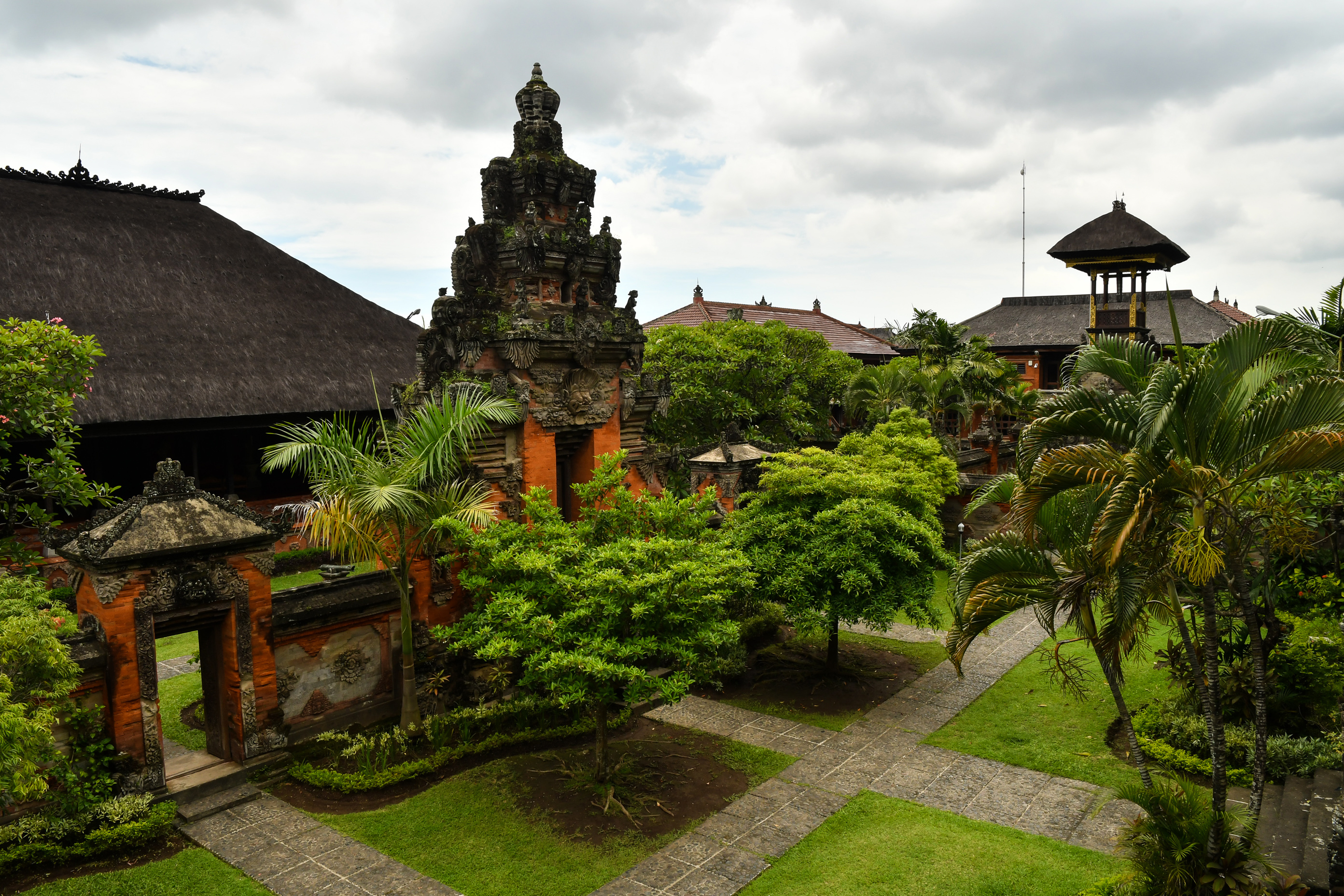 Бали индонезия. Индонезия храм Джакарта. Бали (остров в малайском архипелаге). Бали остров Убуд.