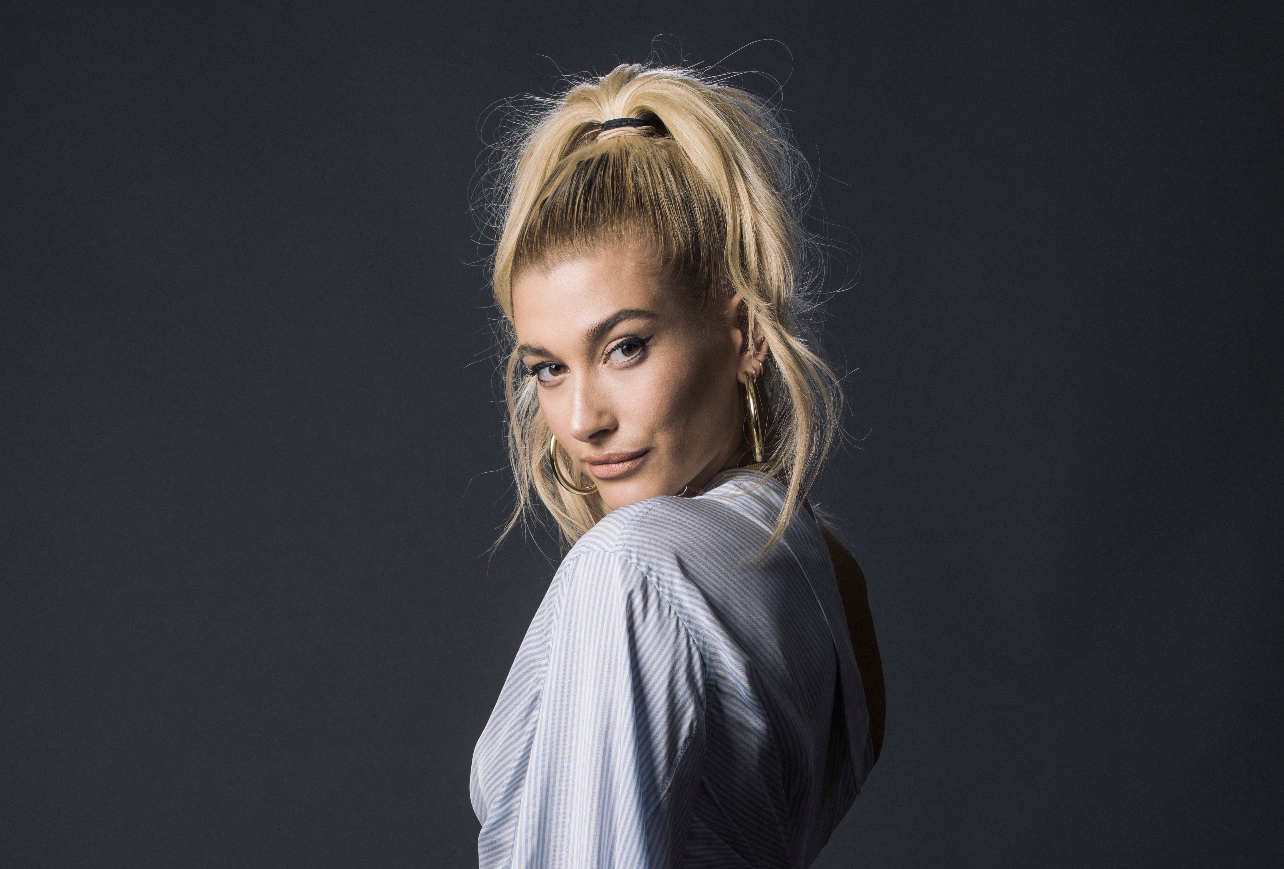 Hailey Baldwin Just Bought Back One Of Our Fave Nineties Hairstyles
