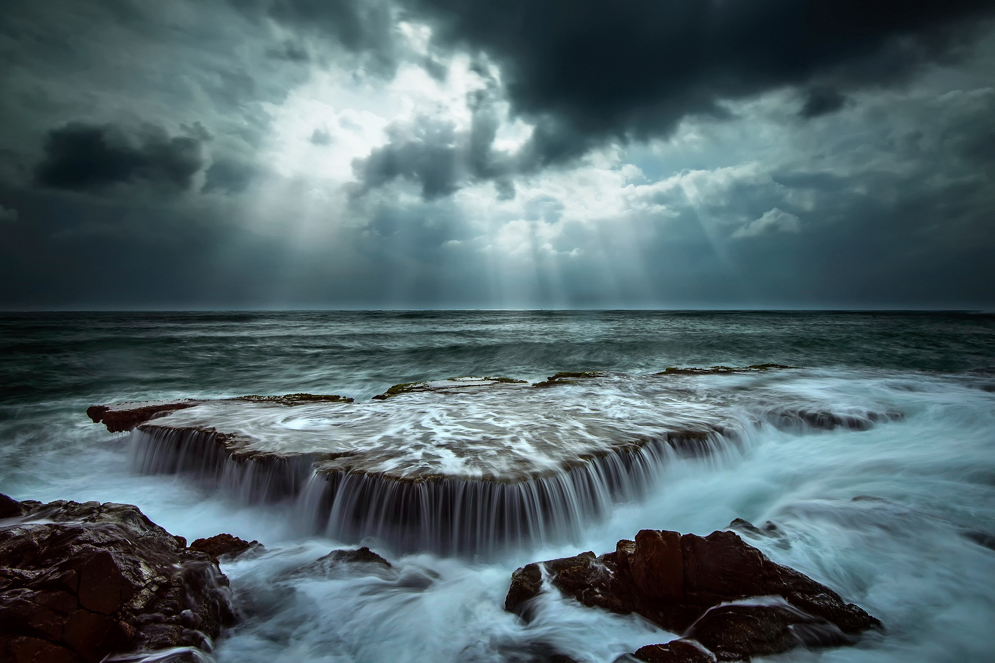 Природа шторма. Море шторм. Бушующее море. Природа море шторм. Бушующий океан.