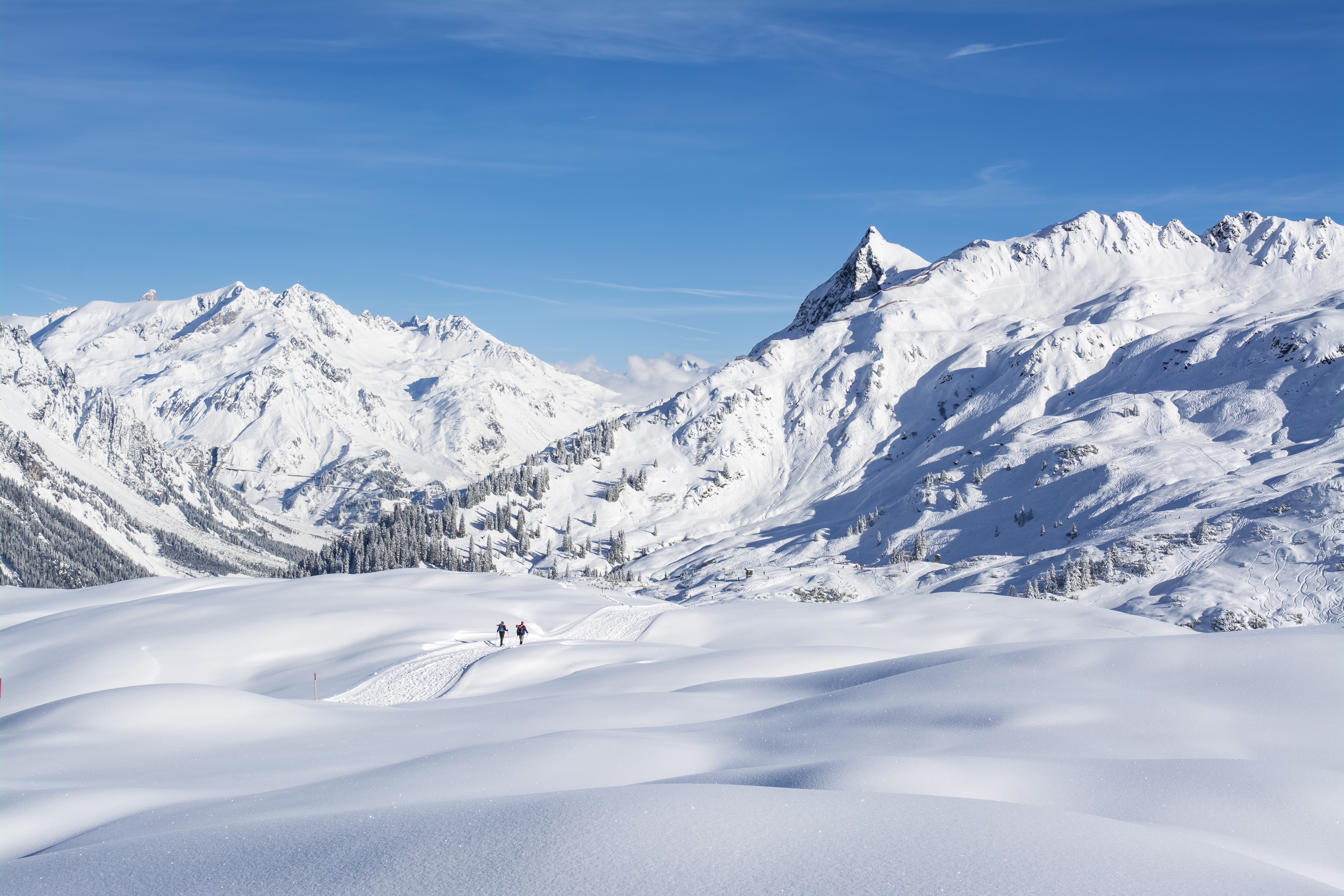 Самые снежные горы. Австрийские Альпы в Форарльберге. Альпы Швейцария зима. Форарльберг зимой. Заснеженные горы.