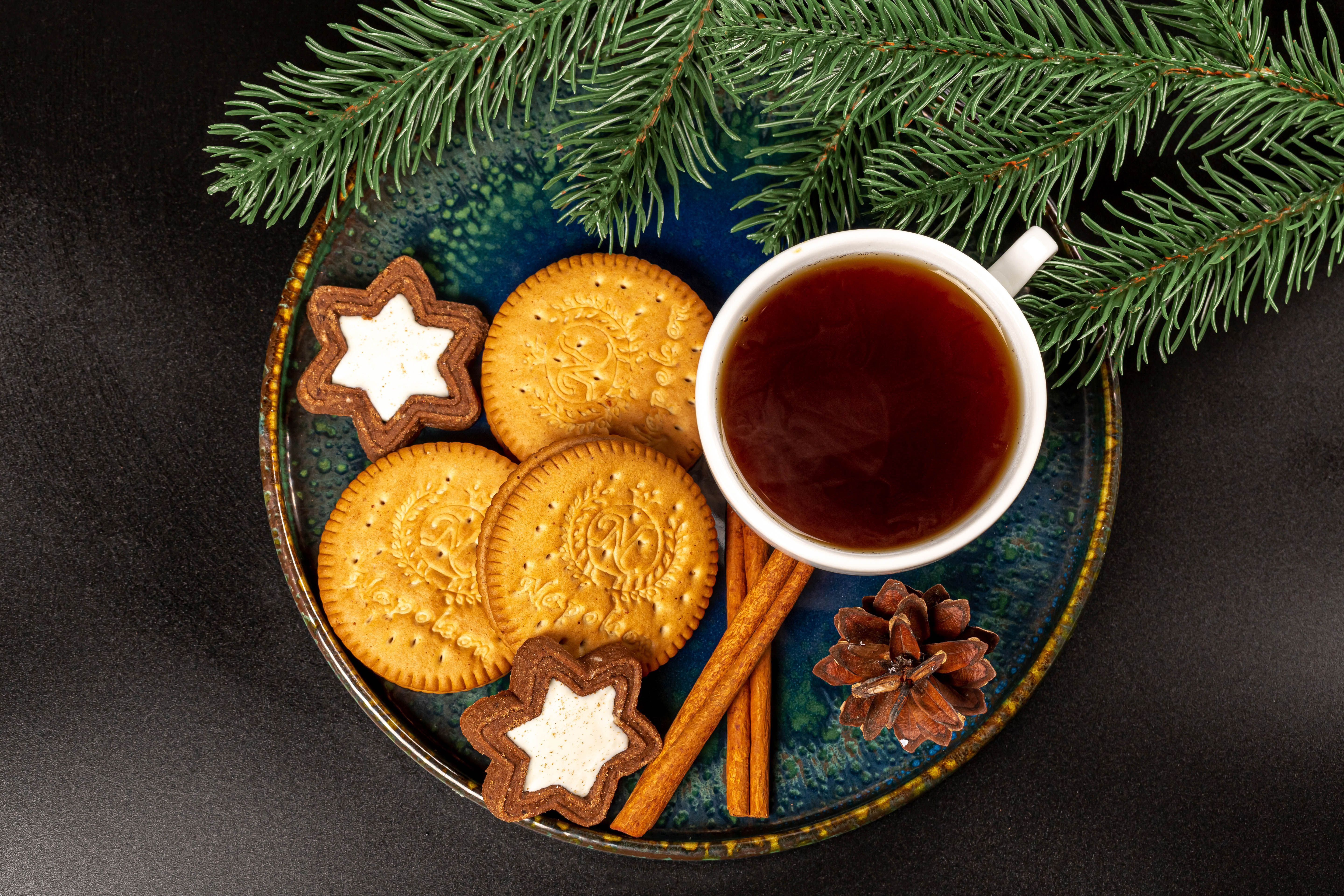 ，新年，茶，曲奇饼，肉桂，灰色背景，茶杯，枝，松球，食品，食物，