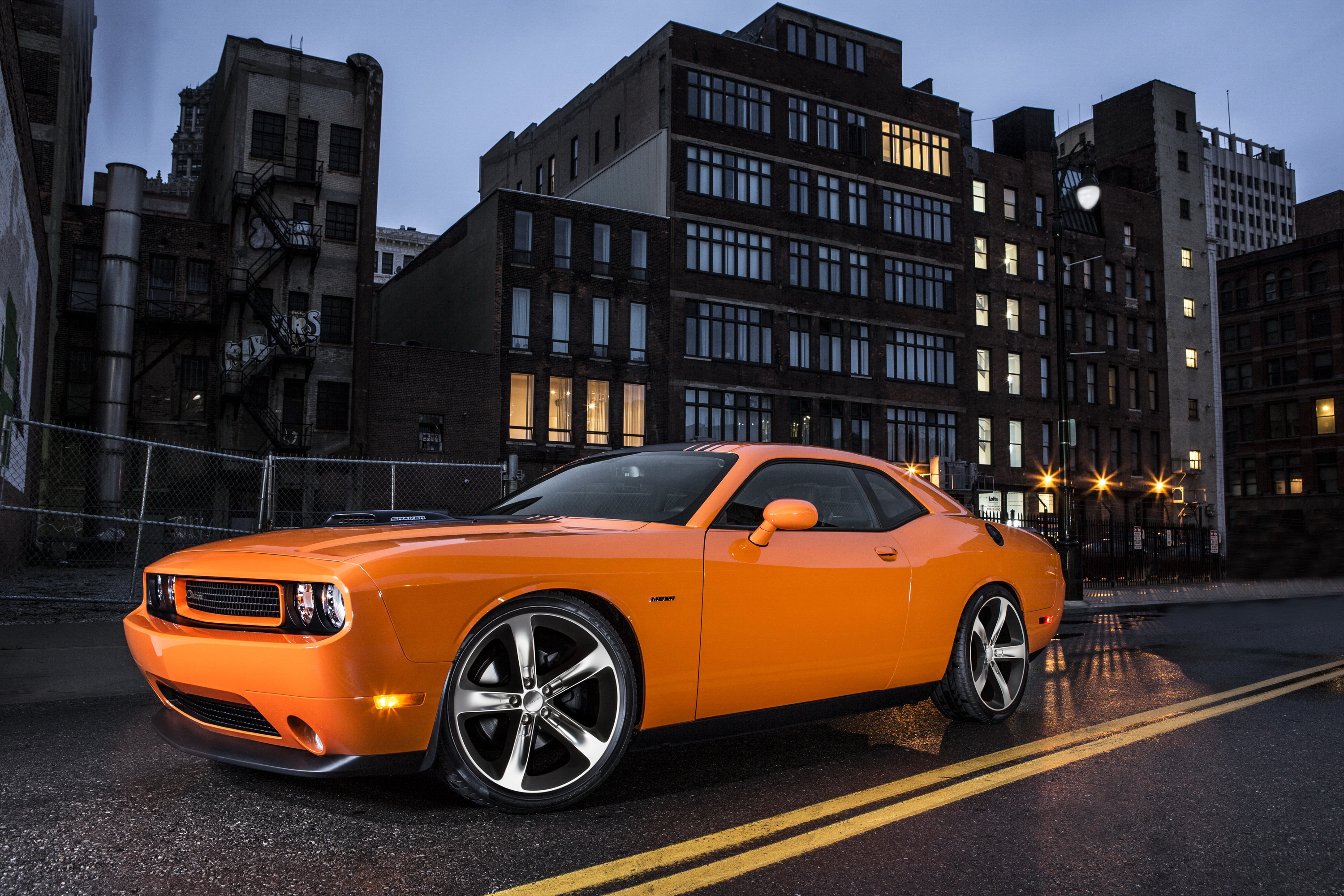 Обои рабочий автомобиль. Dodge Challenger RT 2015. Додж Челленджер оранжевый. Додж Челленджер 73. Додж Челленджер 2014.