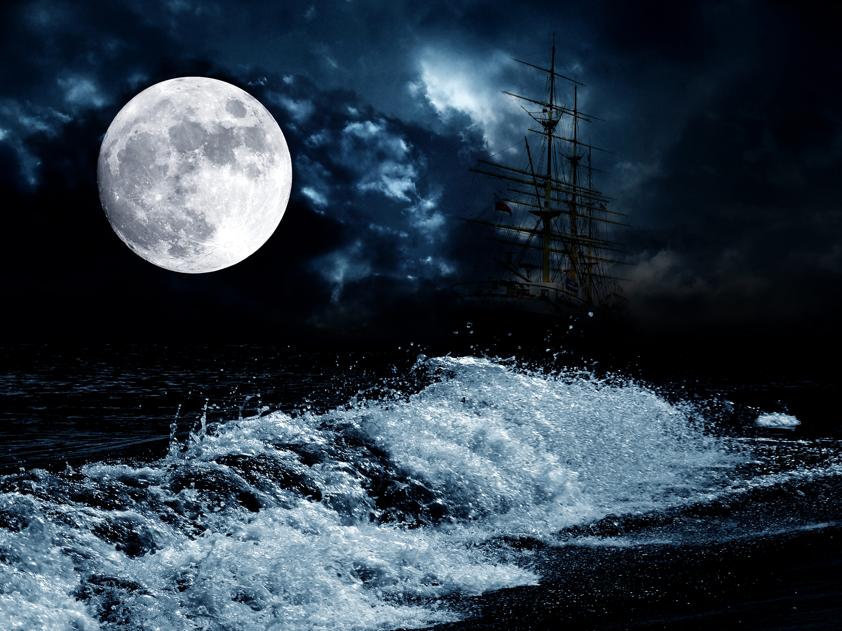 Полнолуние сильный. Ночное море. Ночь Луна море. Ночь в море. Лунная ночь на море.