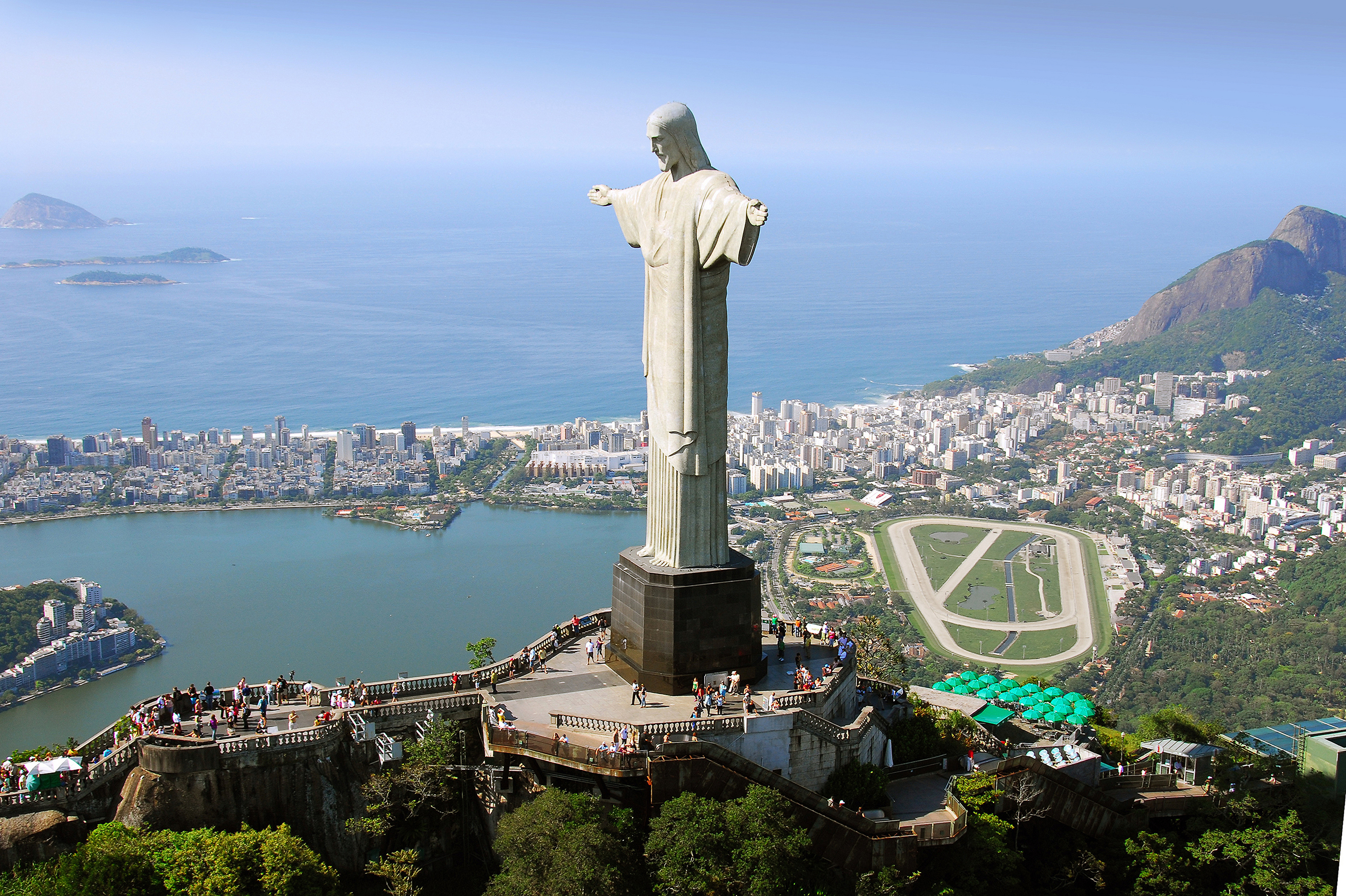 Рио де. Статуя Христа-Искупителя. Рио-де-Жанейро столица Бразилии. Статуя Иисуса Христа в Рио-де-Жанейро. Статуя Иисуса Искупителя в Рио-де-Жанейро.