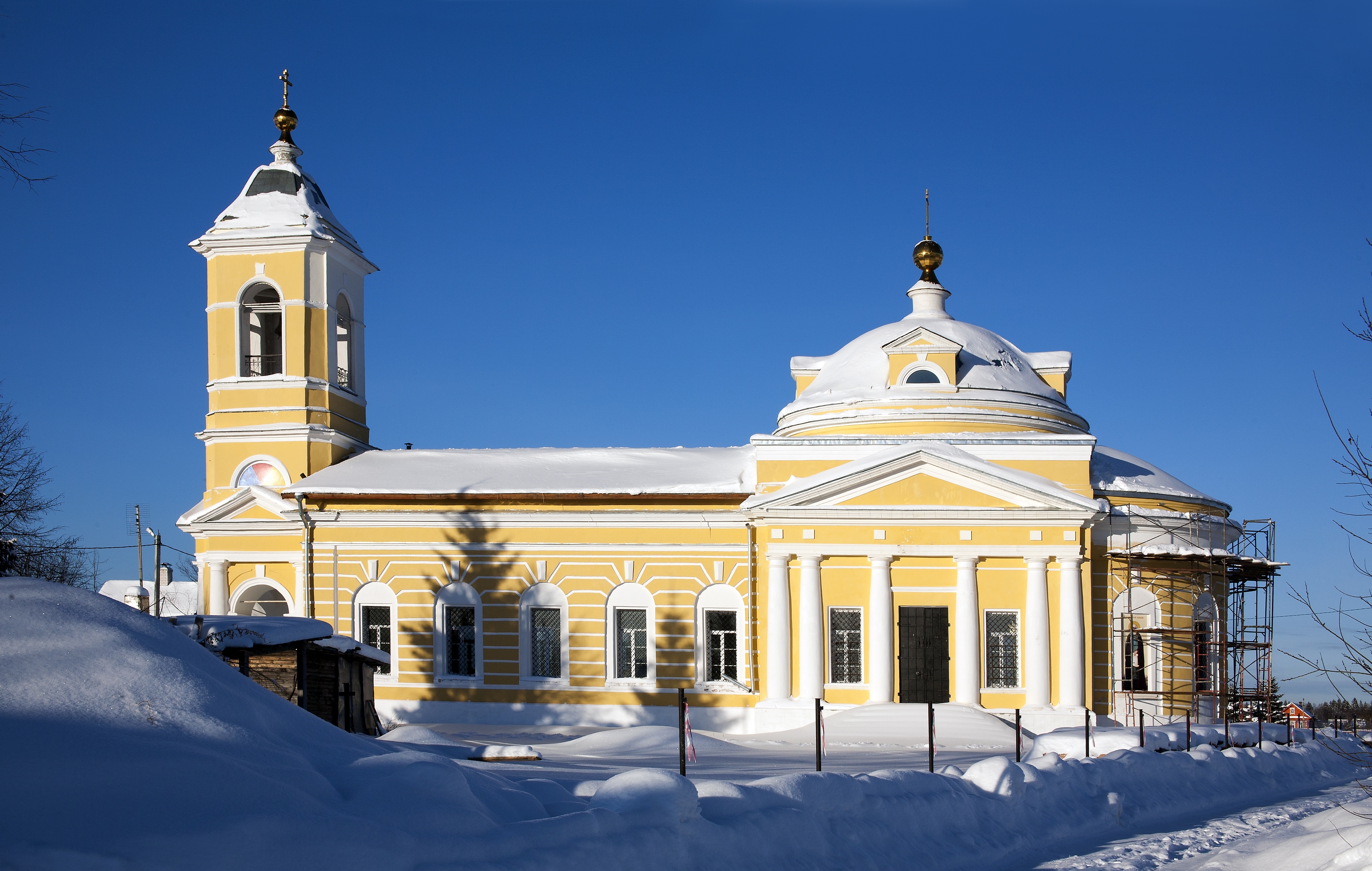 Церковь чудотворца. Озерецкое храм Николая Чудотворца. Храм Николая Чудотворца зима. Зима церкви Николая Чудотворца. Озерецкое (Сергиево-Посадский район).