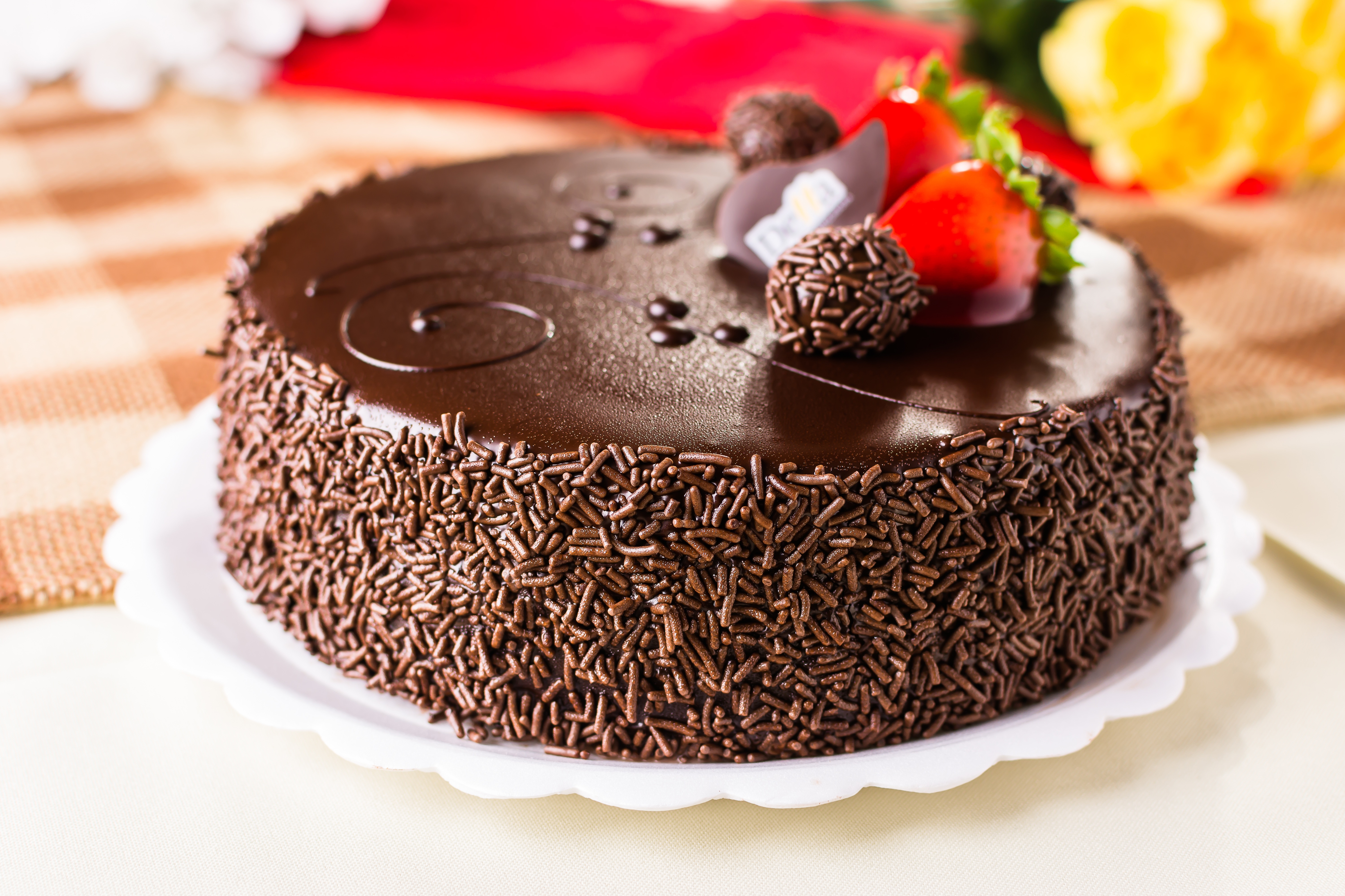 Завидные торты. Шоколадный торт. Украшение торта. Украшение торта шоколадом. Украшение торта шоколадной стружкой.