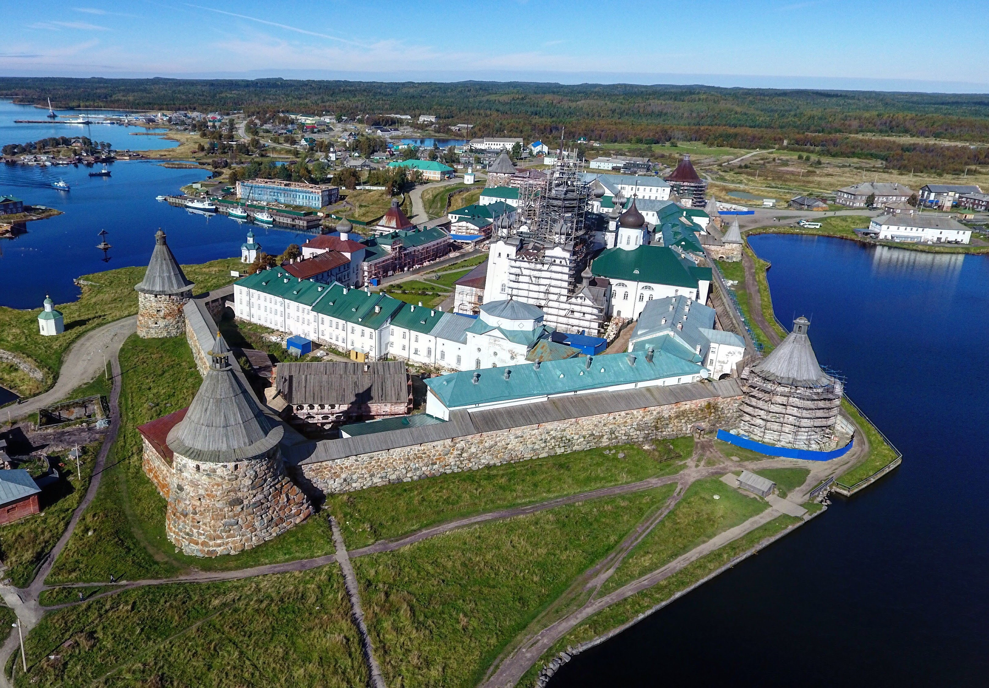 ，俄罗斯，僧院，Arkhangelsk Region, Spaso-Preobrazhensky Solovetsky Monastery，從上面，城市，