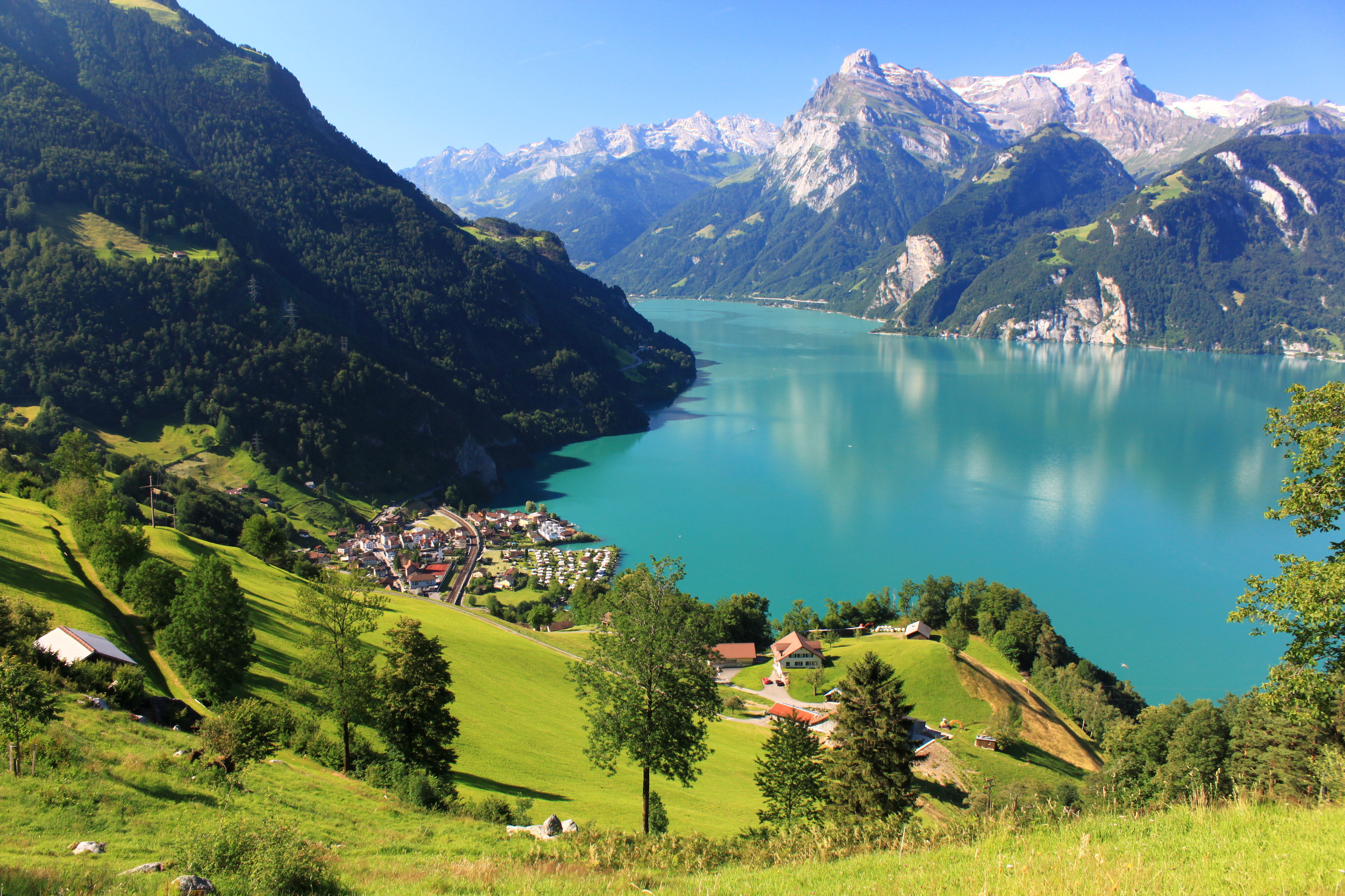 Австрия без. Фирвальдштетское озеро Швейцария. Озеро Интерлакен Швейцария. Швиц Швейцария. Озеро Зеальпзе, Швейцария.