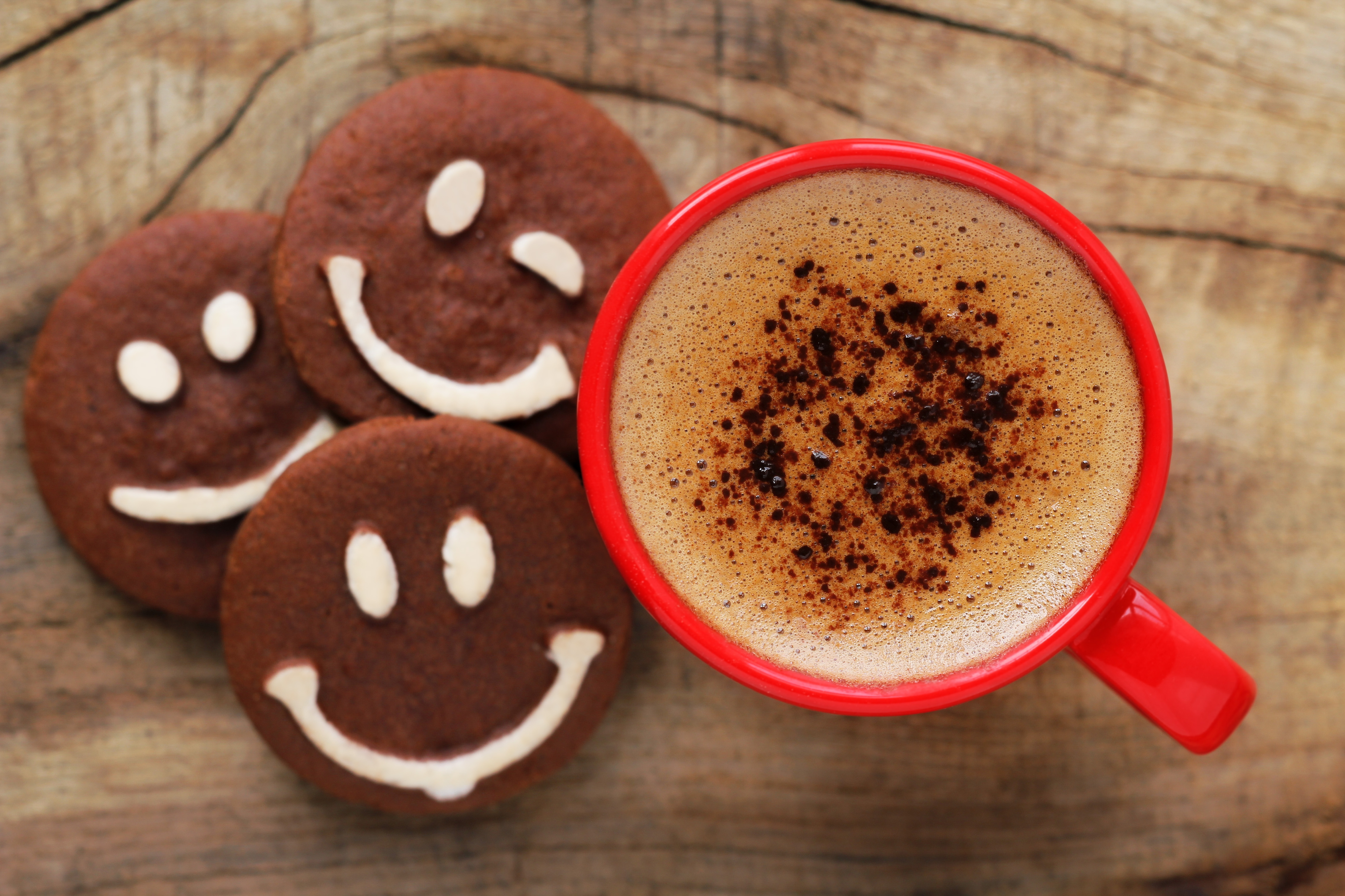 Позитив с утра картинки. Кофе с печеньками. Доброе утро кофе. Печенье к кофе. Чашка кофе с печеньем.