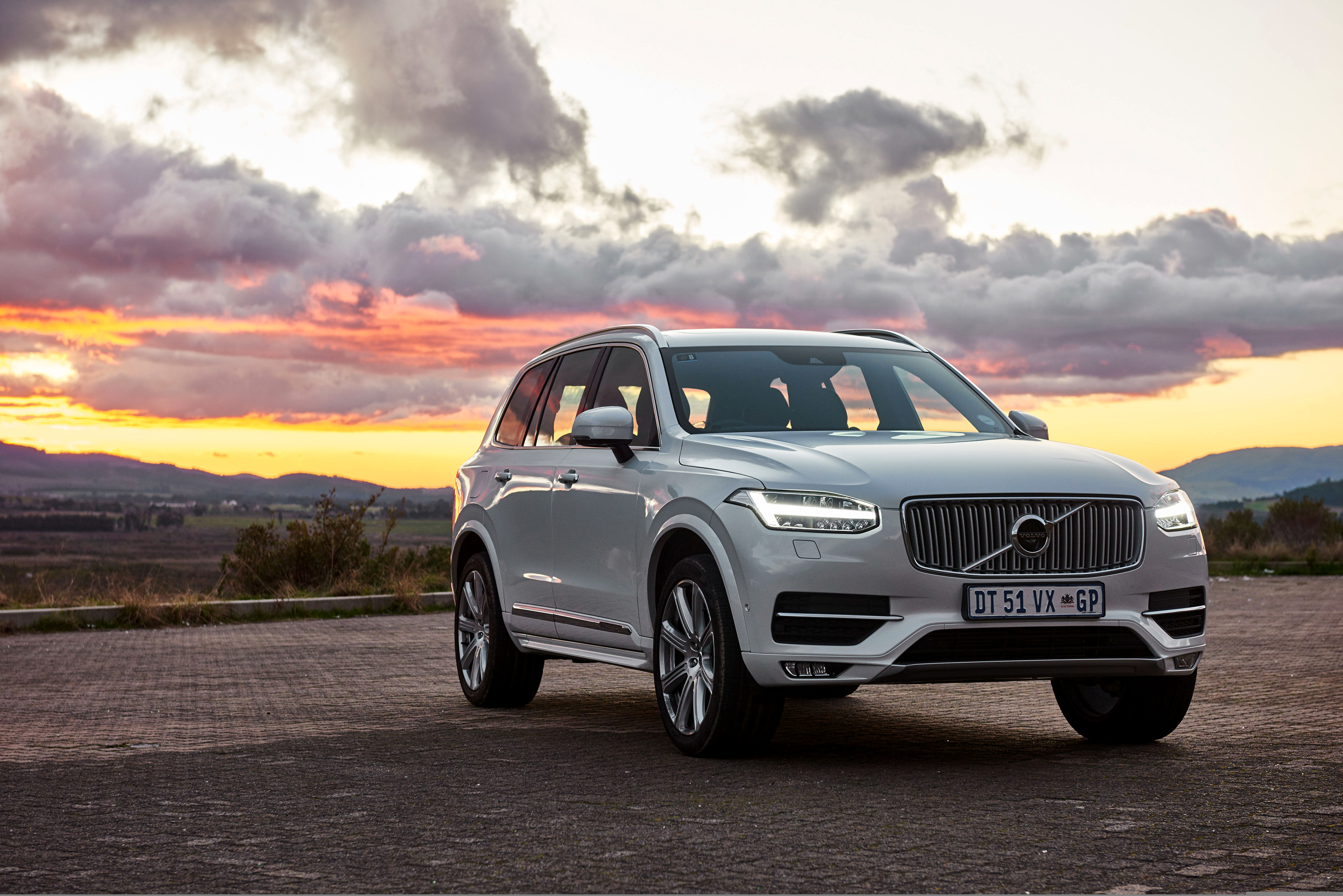 Volvo momentum. Volvo xc90 t6. Volvo xc90 2015. Вольво джип xc90 2015. Djkjkj XC 90.