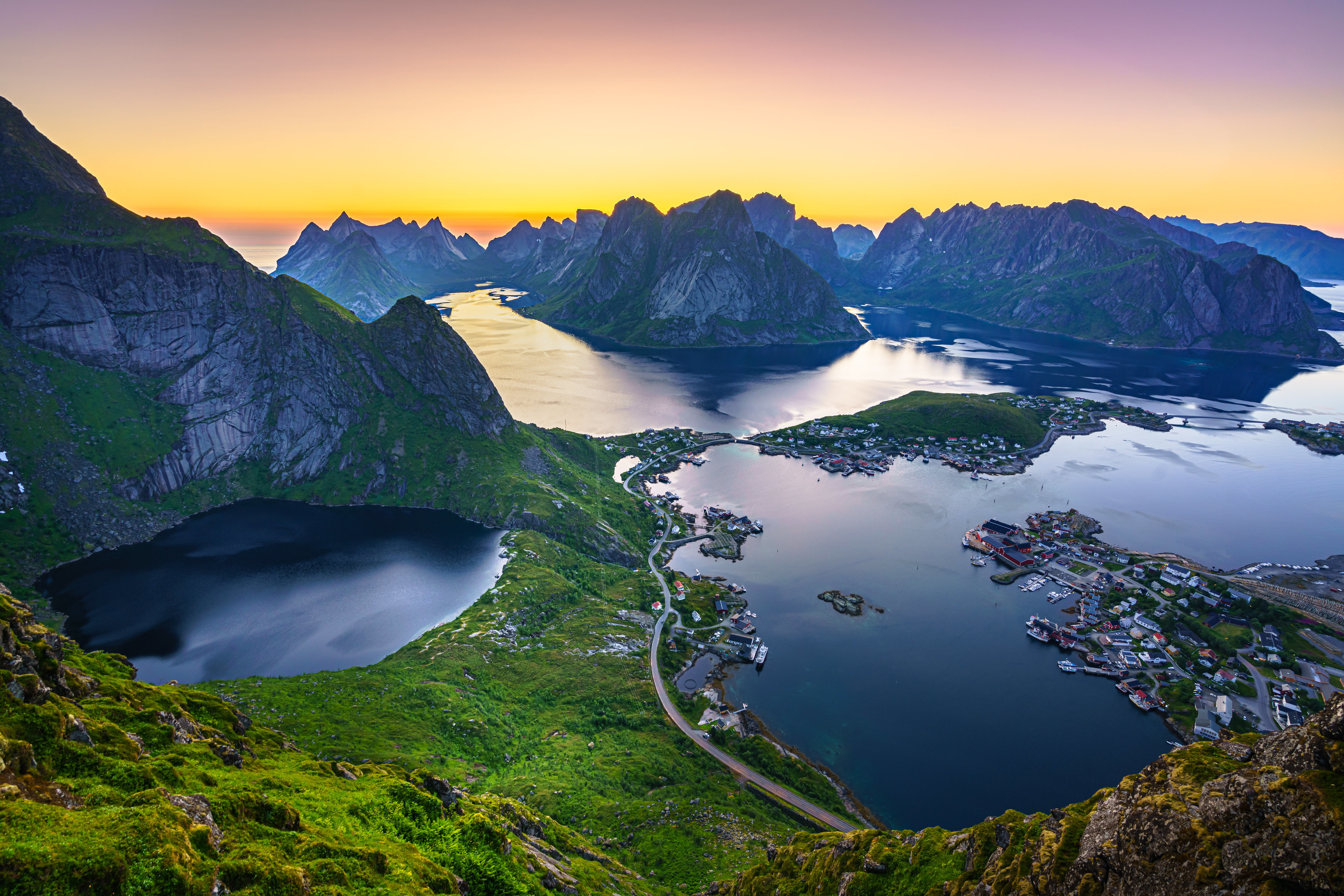 Норвегия. Остров Лофотен Норвегия. Лофотены Норвегия фьорды. Озеро рёссватн Норвегия. Лофотенские острова горы.