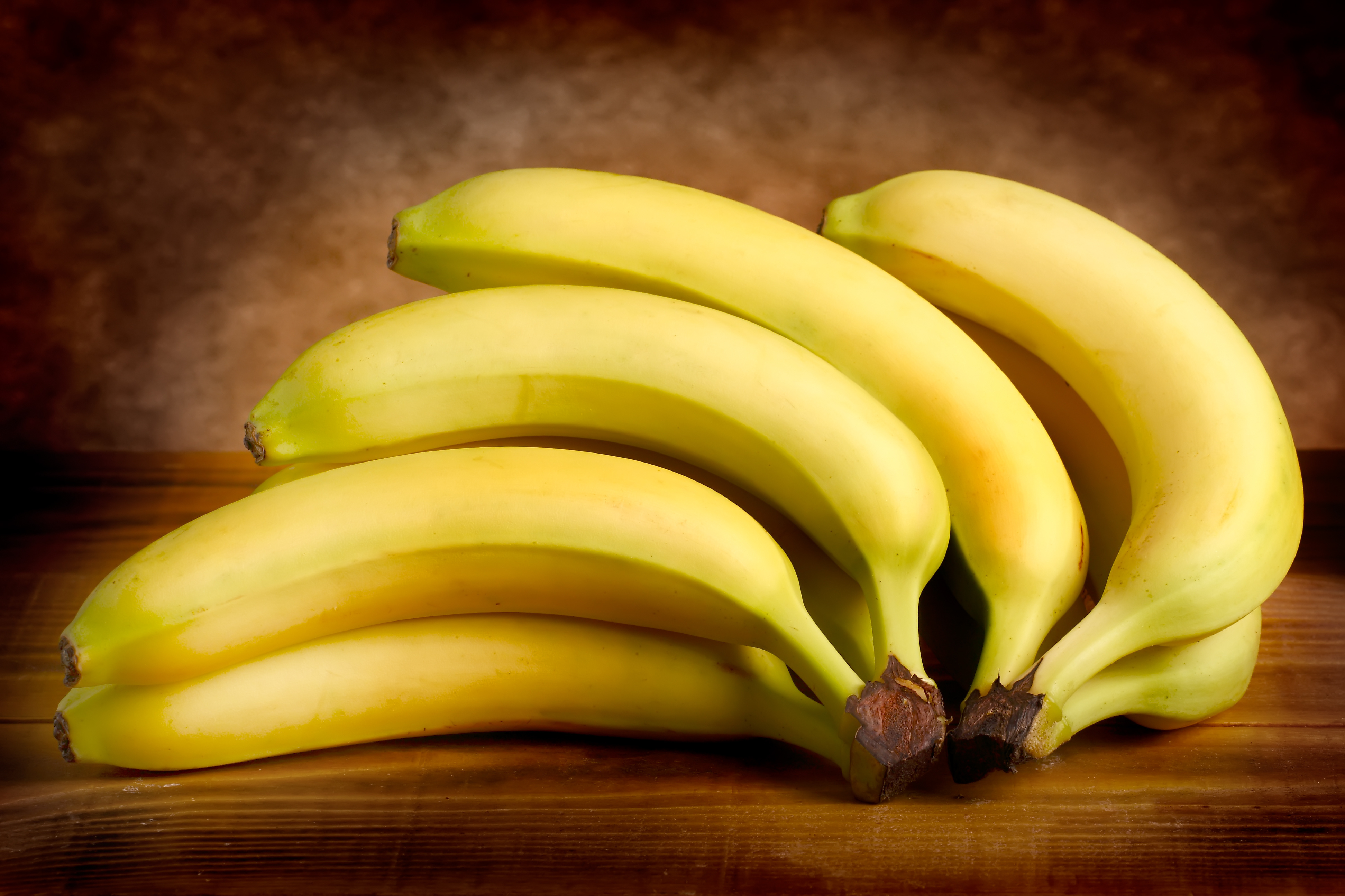 鲜黄色的香蕉高清摄影大图-千库网