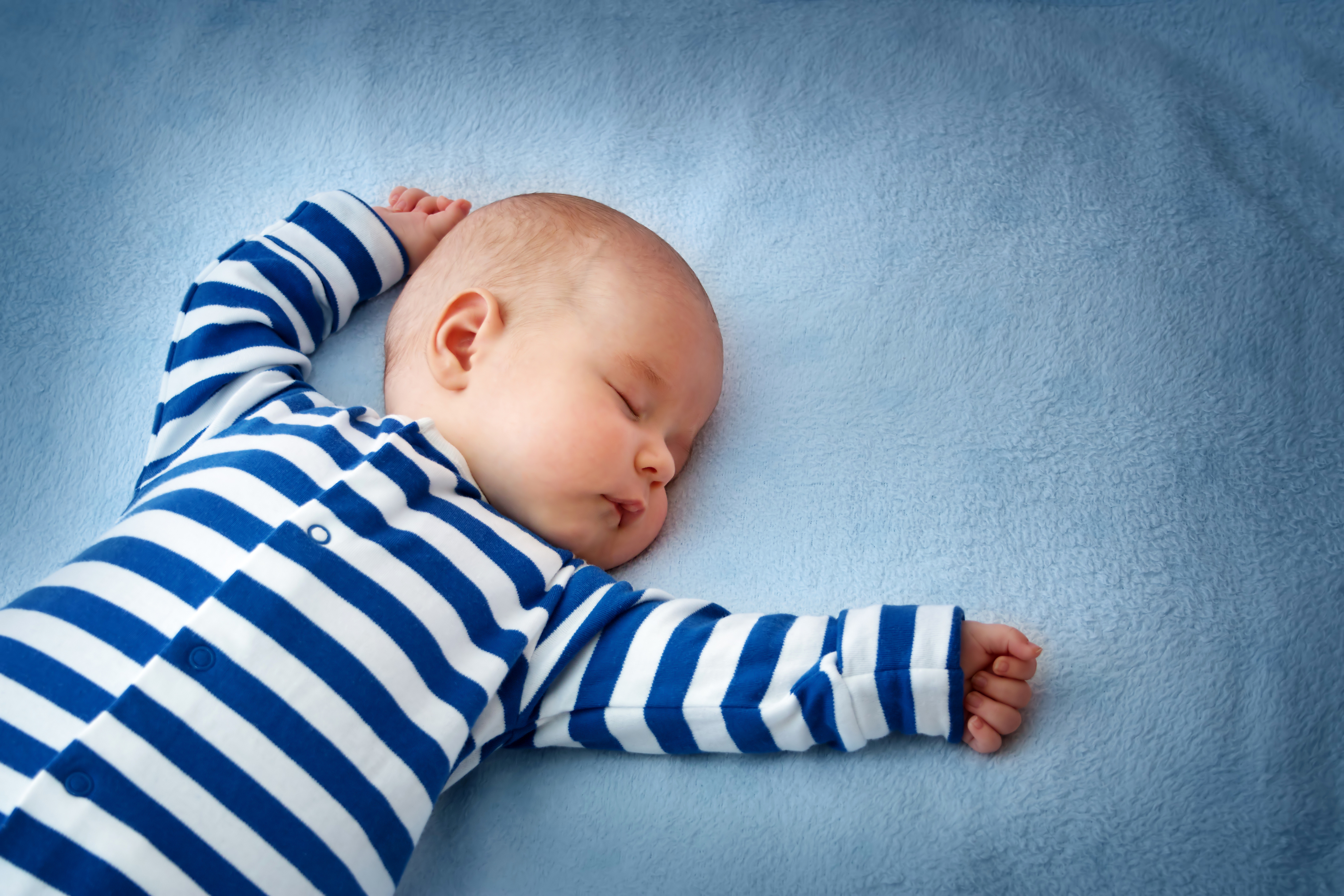 Летнему мальчику новорожденному. Грудной ребенок. Спящие младенцы. Фотографии малышей.
