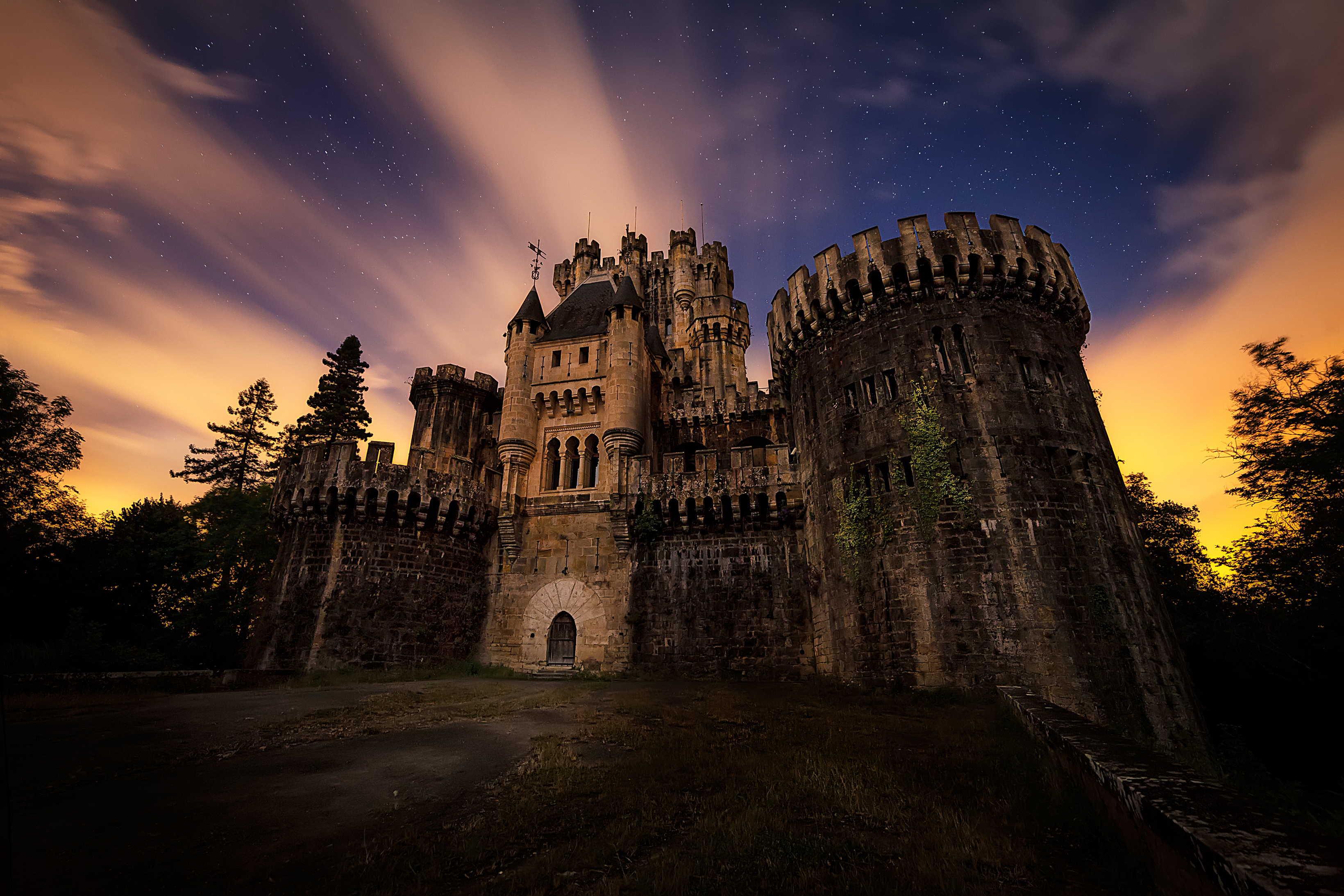 Ancient castle. Замок Бутрон Испания. Испания заброшенный замок Бутрон. Замок Сальват Испания. Замок Бутрон Испания фото.