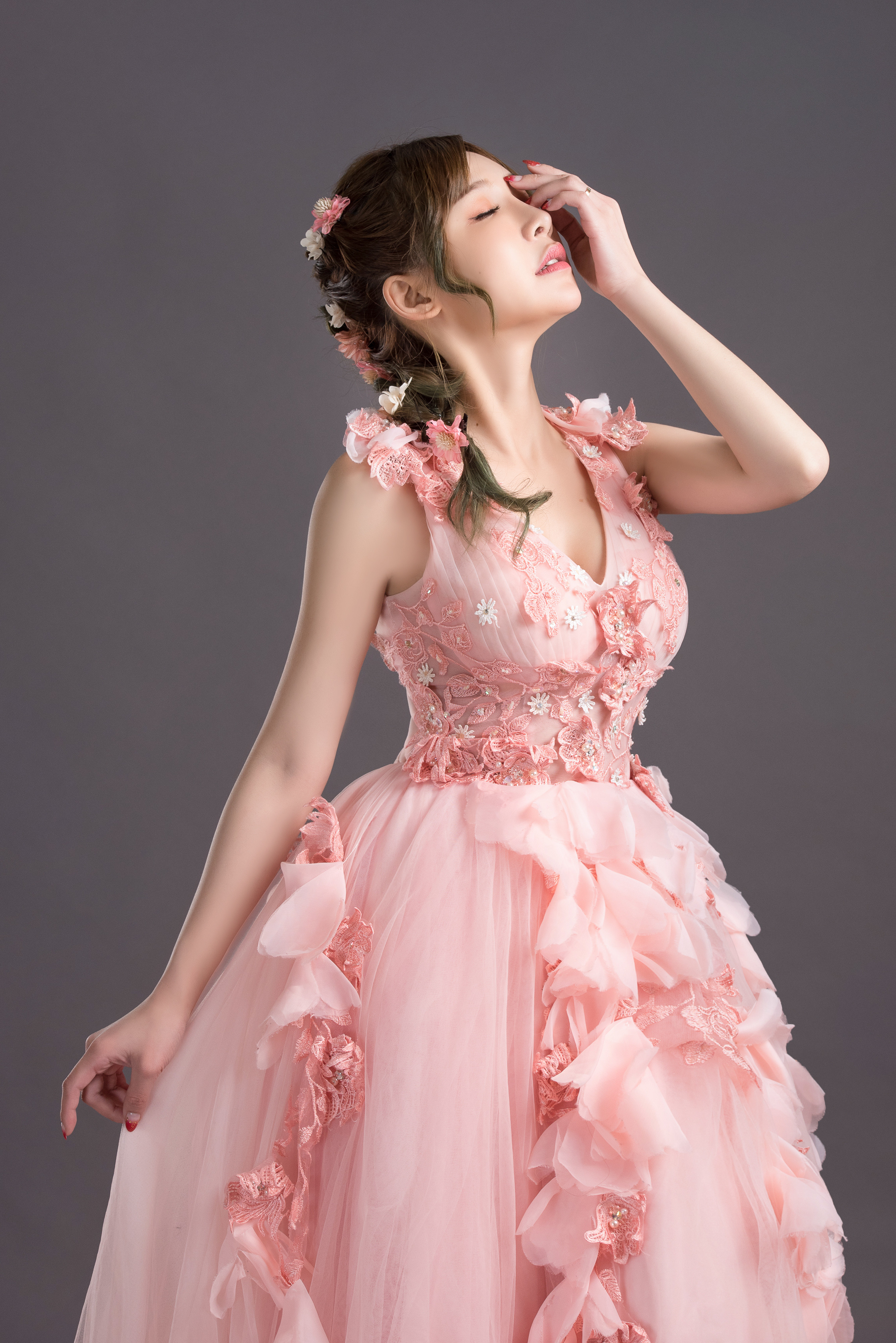壁紙 2670x4000 アジア人 花嫁 ドレス ピンク 髪型 手 ポーズ 少女 ダウンロード 写真