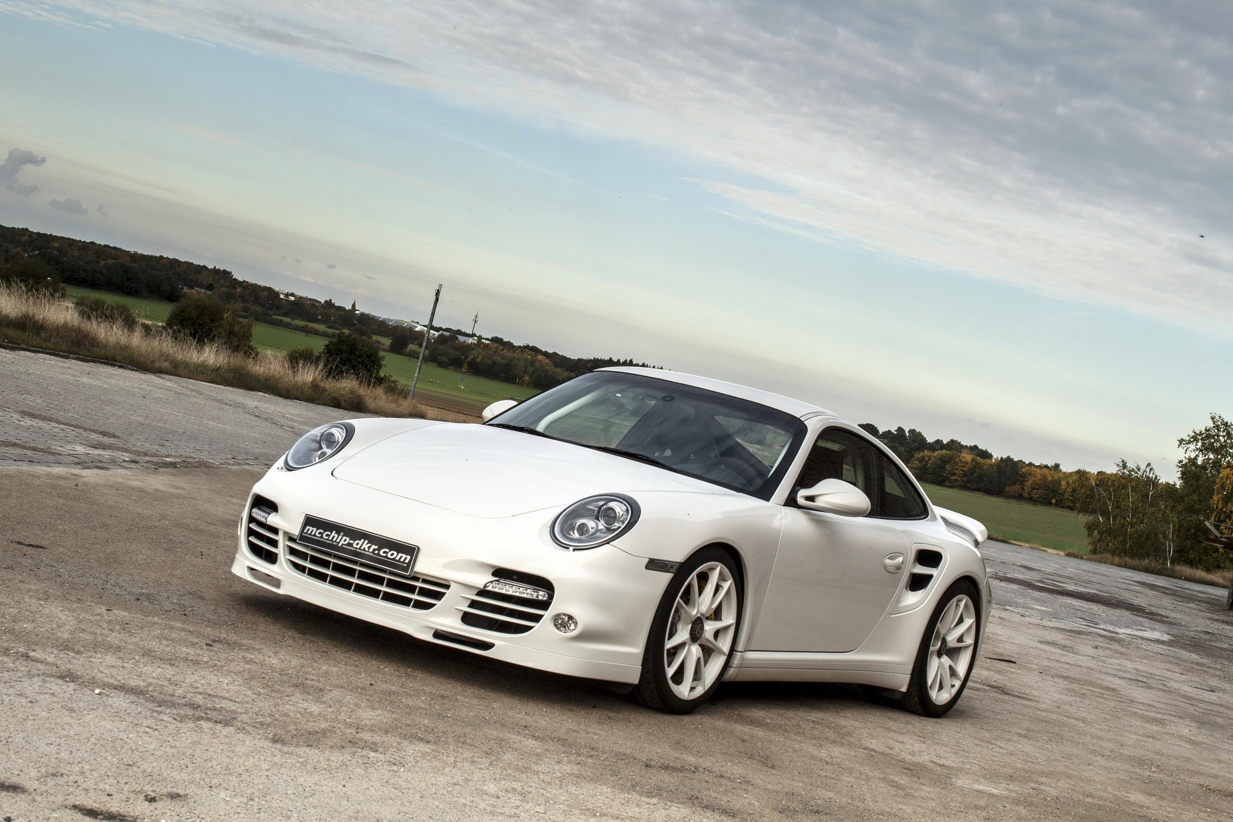 Bilder Porsche 2013 911 Turbo S Weiß automobil 2400x1600