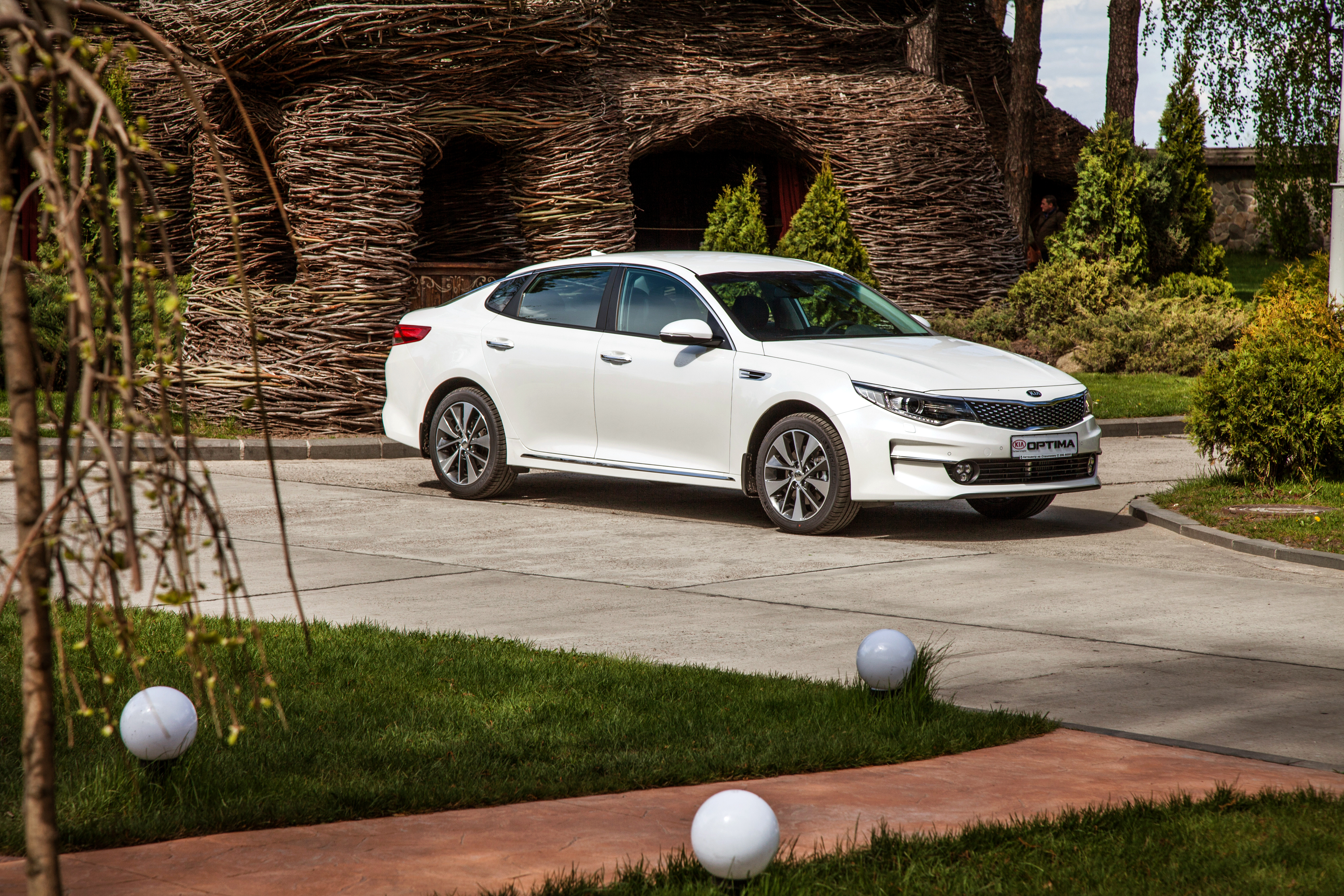 Оптима машина. Kia Optima 2015 белая. Машина Kia Optima 2015. Киа Оптима 2015 белая. Kia Optima белая.