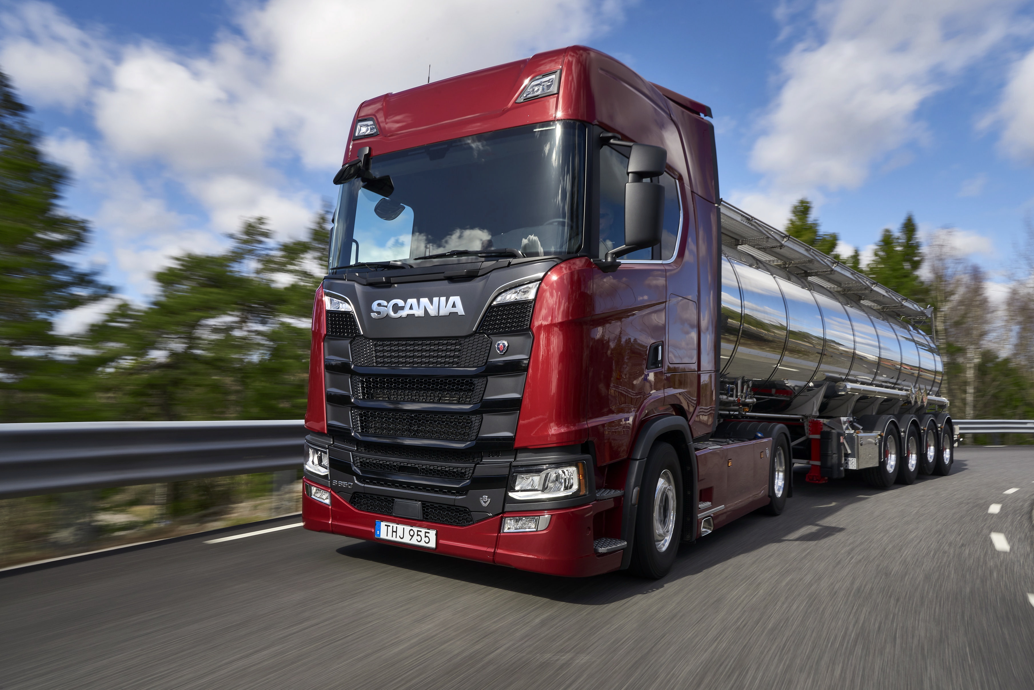 Desktop Wallpapers Trucks Scania S 650 Red moving 3618x2415