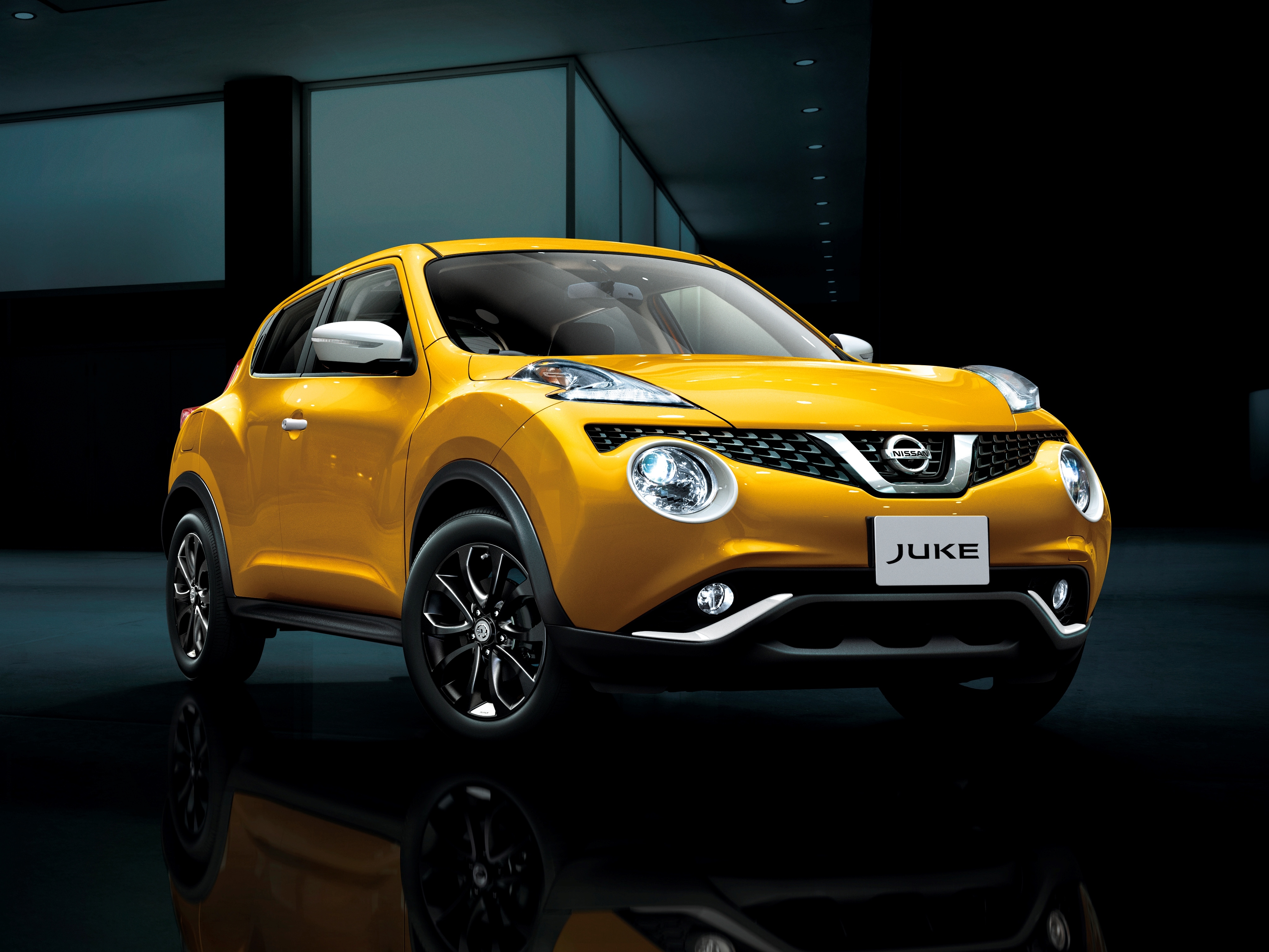 Купить ниссан жук новый. Nissan Juke 2013. Nissan Juke Yellow. Nissan Juke 2013 Yellow. Nissan Juke Nismo желтый.