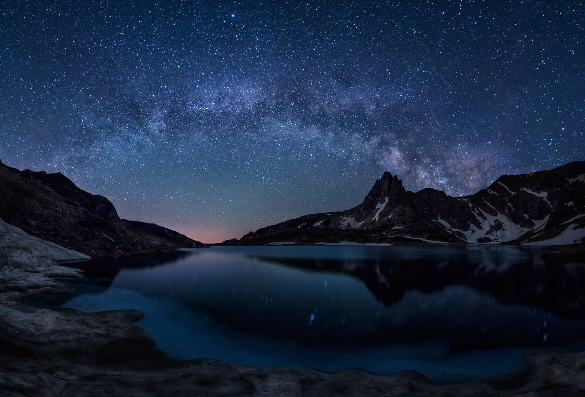 Ночь озеро звезды. Млечный путь. Горы ночью. Ночное небо. Горы и звезды.