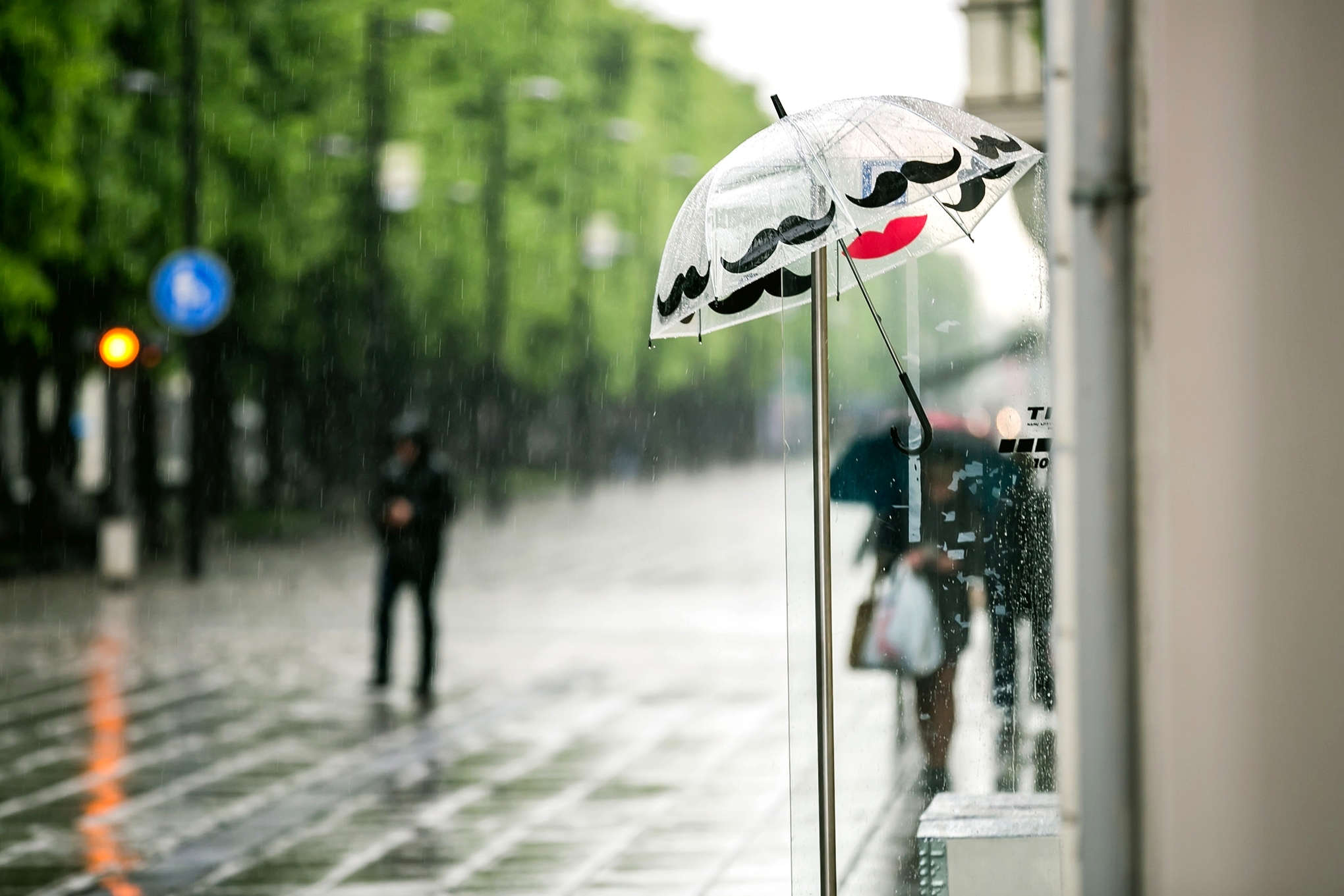 壁紙 40x1361 雨 傘 ストリート 都市 ダウンロード 写真
