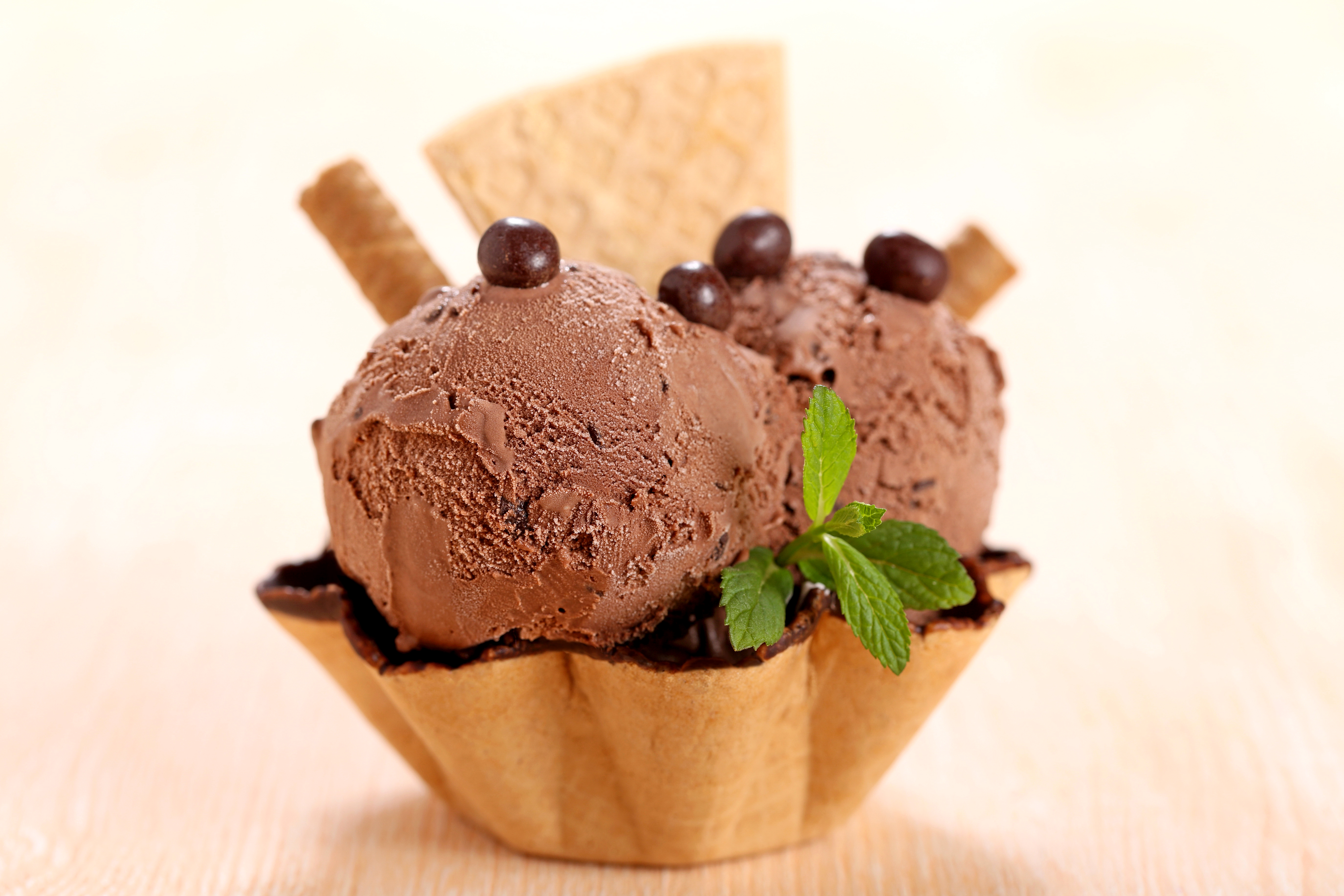Choco ice. Мороженое с шоколадом. Мороженое шоколадное в стаканчике. Мороженое фото. Мороженое шоколадное брикет.