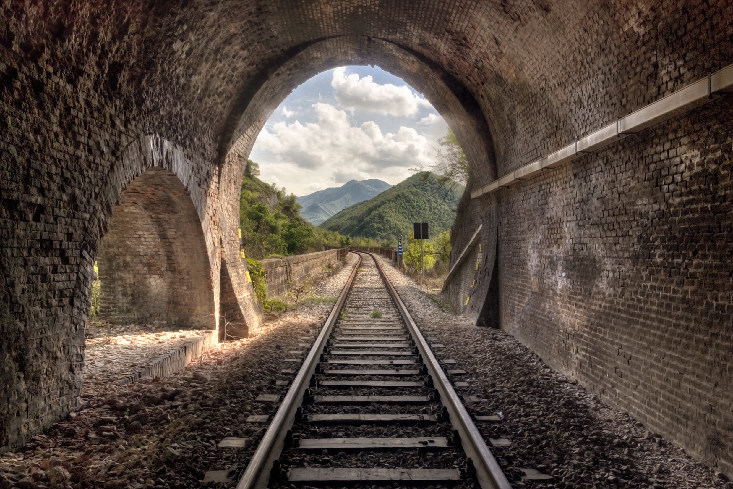 Тоннель. Арльбергский туннель, Австрия. Каунасский Железнодорожный тоннель. Железнодорожный тоннель Фрежюс. Сурамский тоннель.