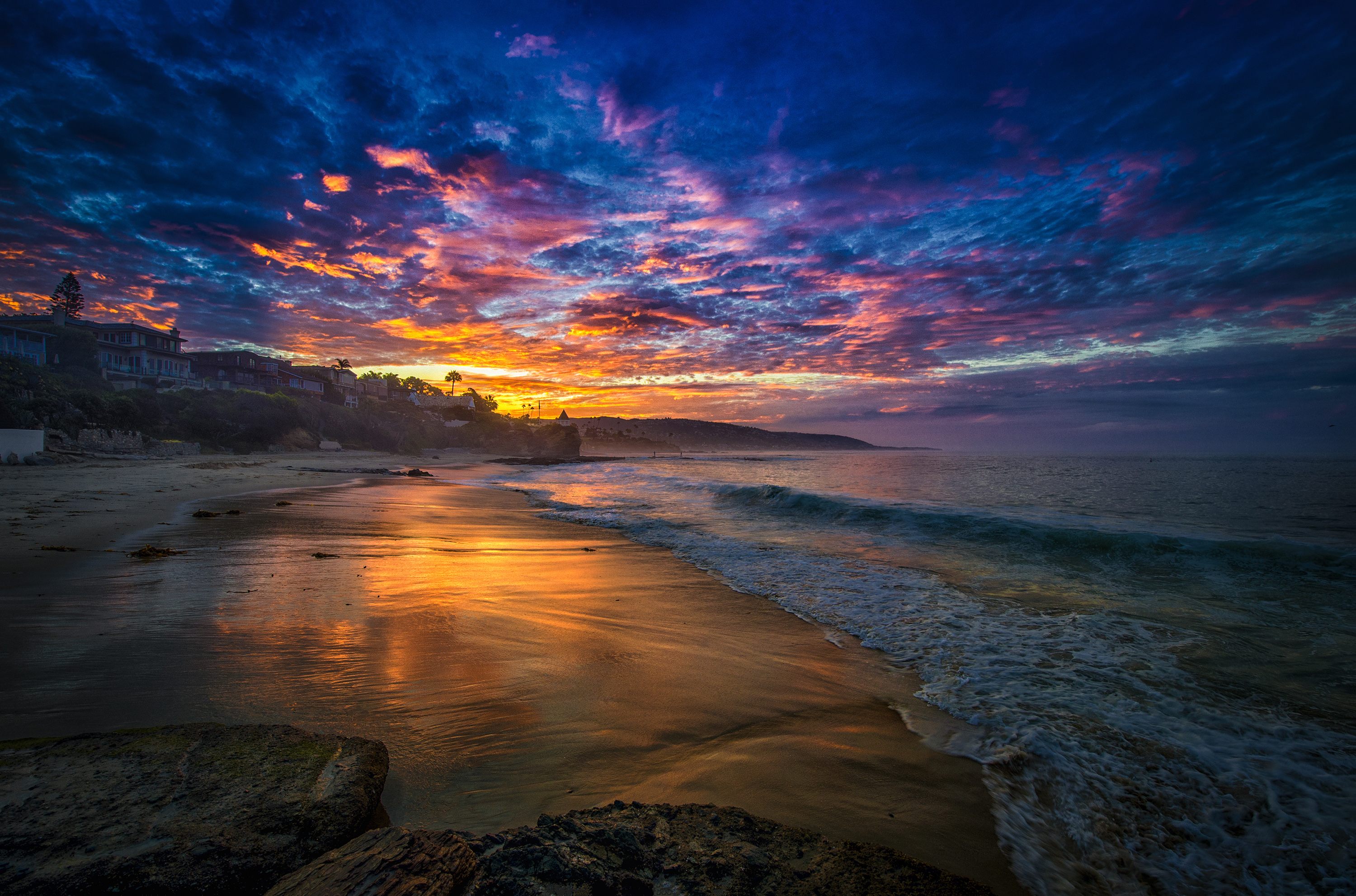 Красиво. Сансет Бич закат. Монтерей Калифорния закат. Закат на море. Пляж закат.