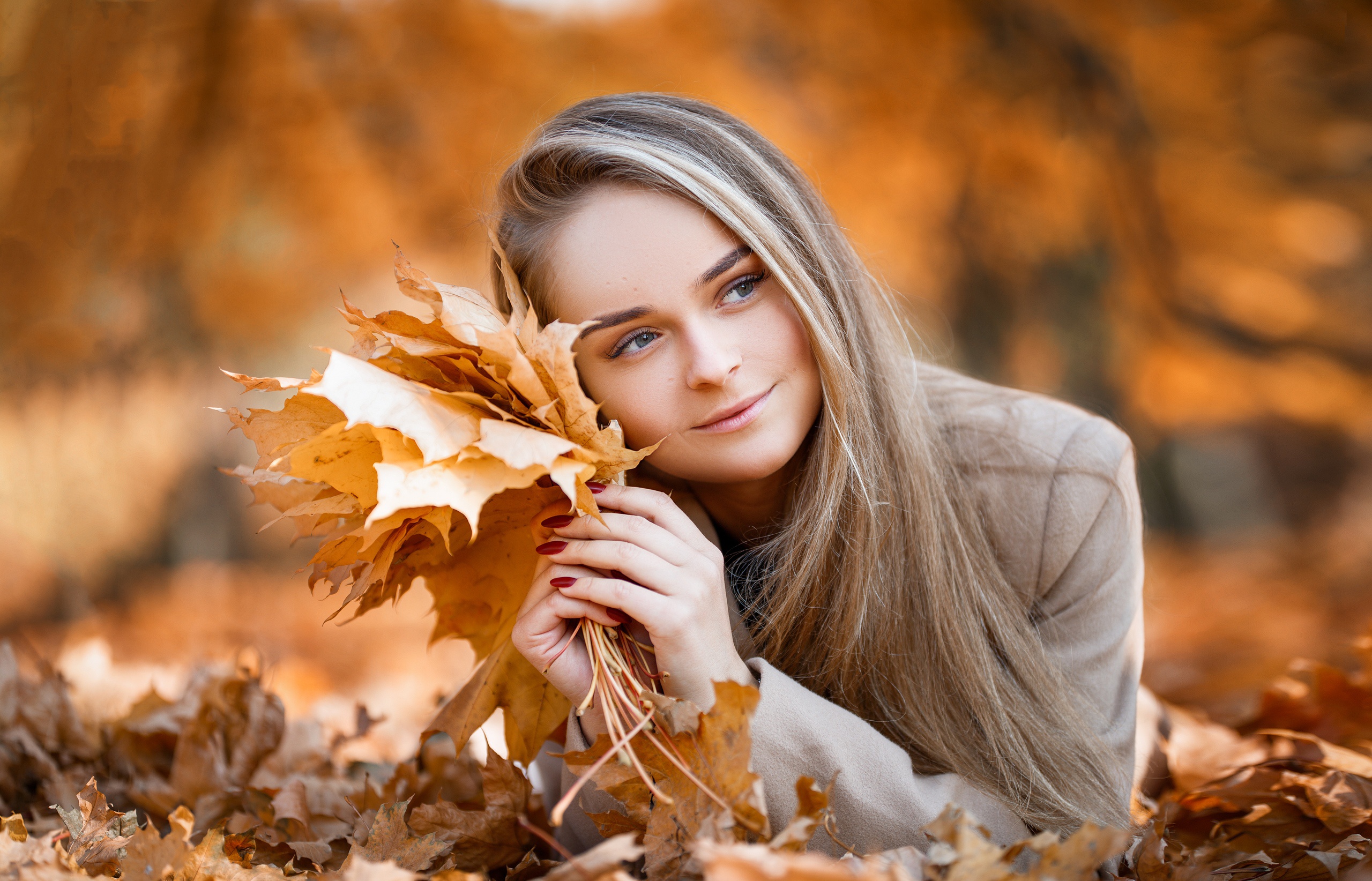 Красивые женщины осень. Женщина осенью. Осенний портрет. Девушка осень. Осенняя девушка.